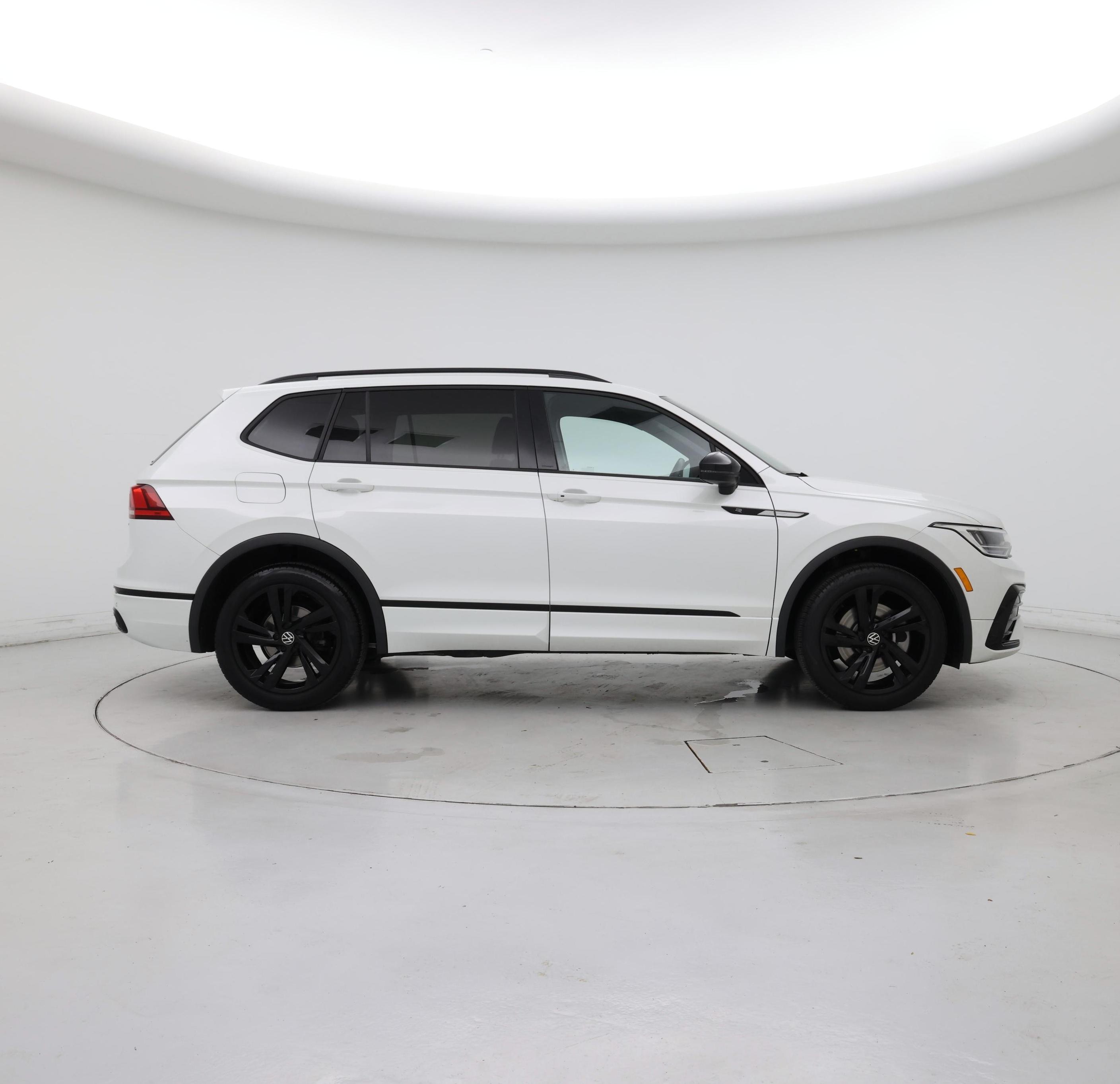 Thumbnail: 2023 Volkswagen Tiguan - 7