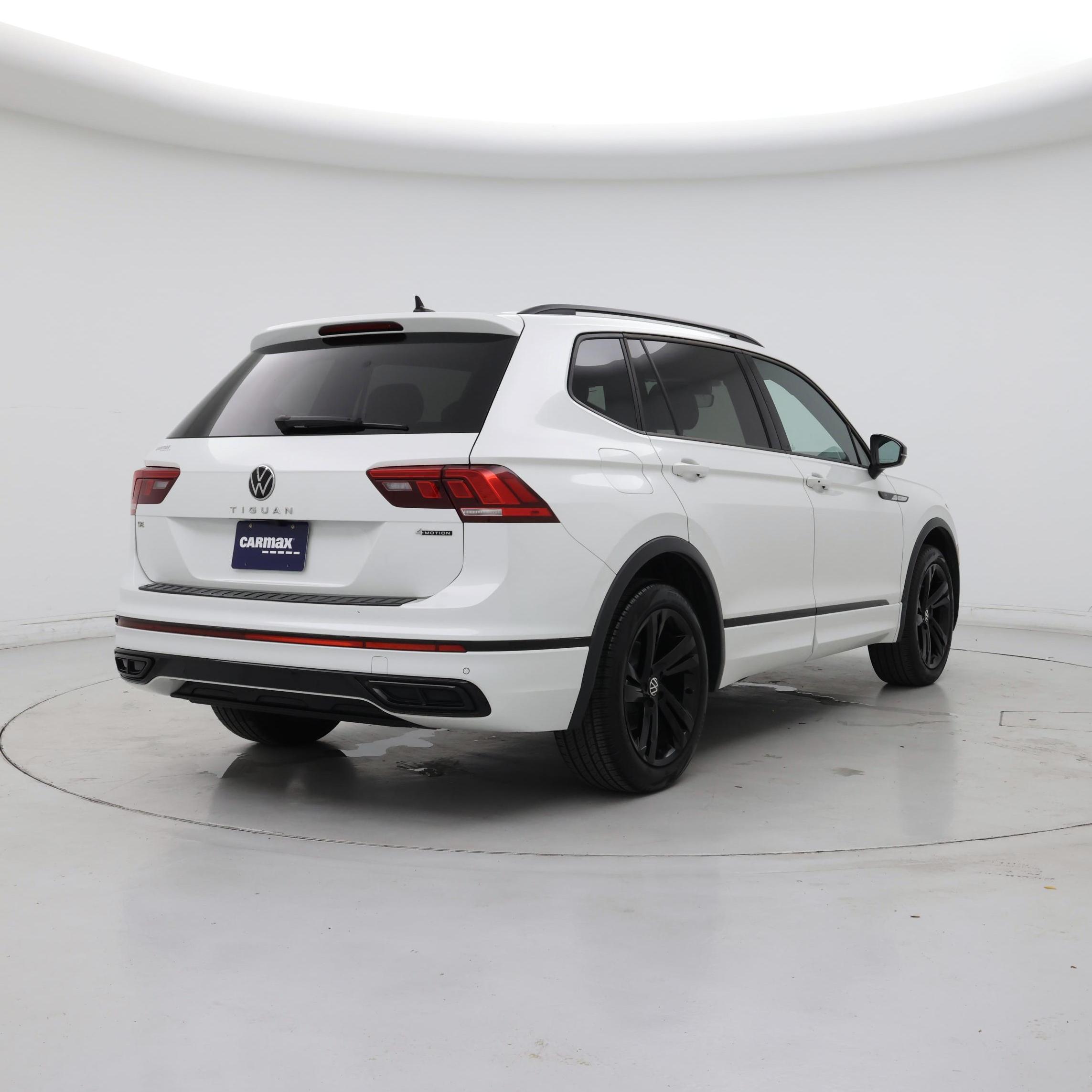 Thumbnail: 2023 Volkswagen Tiguan - 8