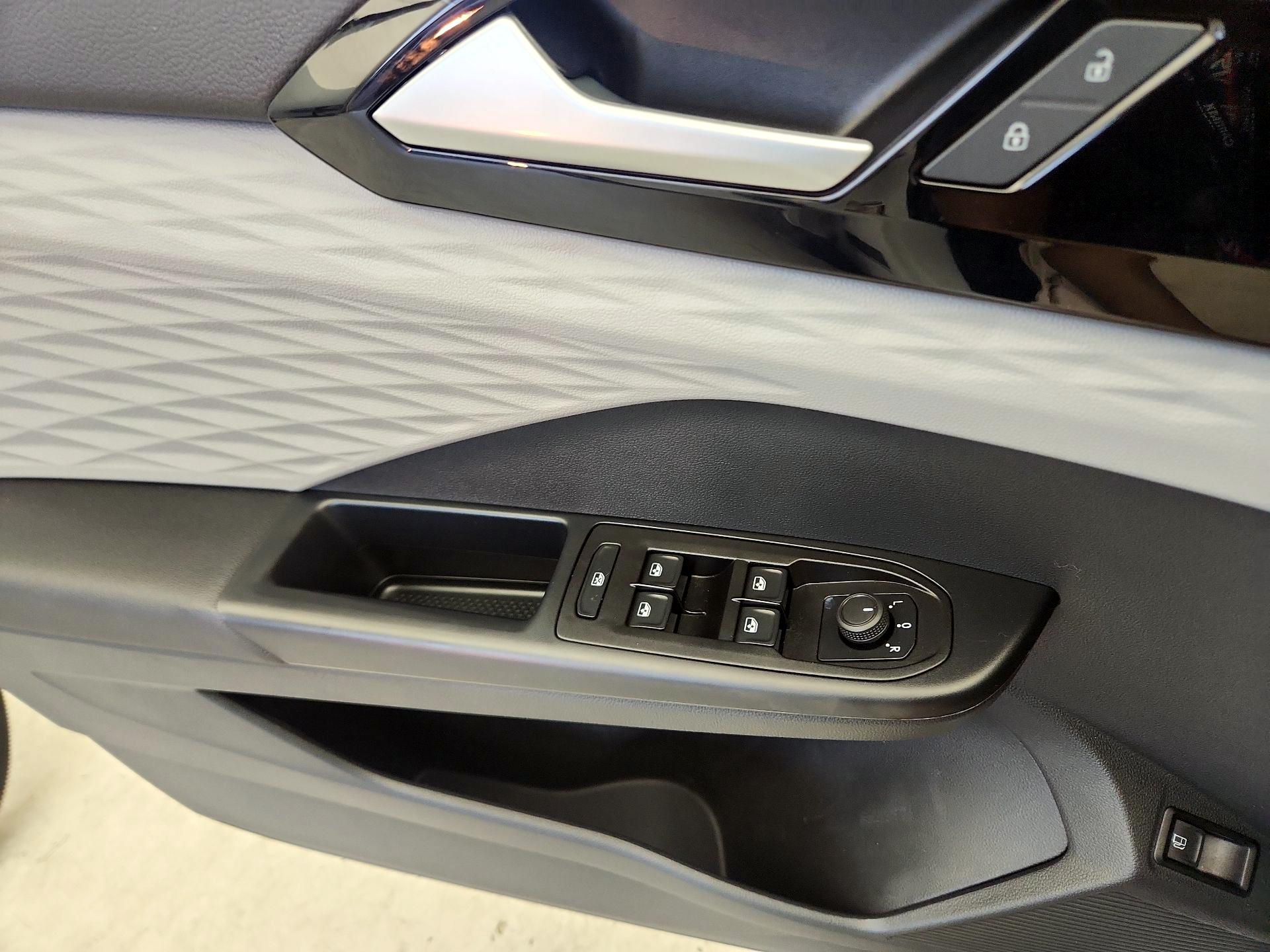 Thumbnail: 2023 Volkswagen Taos - 12