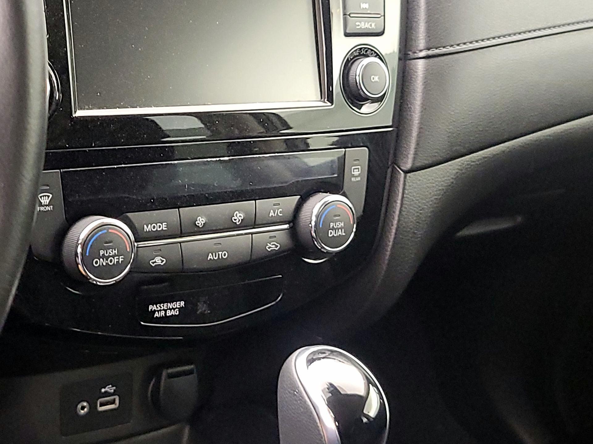 Thumbnail: 2019 Nissan Rogue - 16