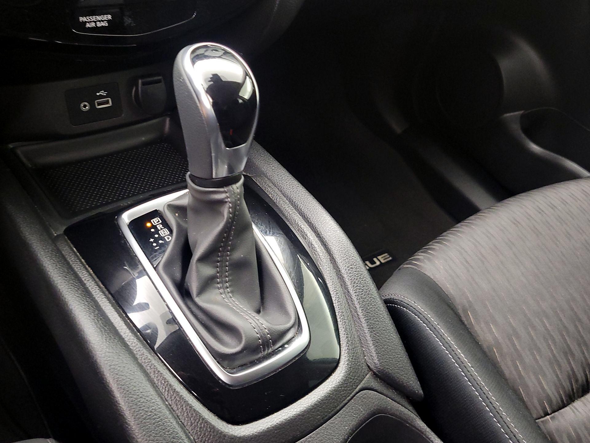 Thumbnail: 2019 Nissan Rogue - 17
