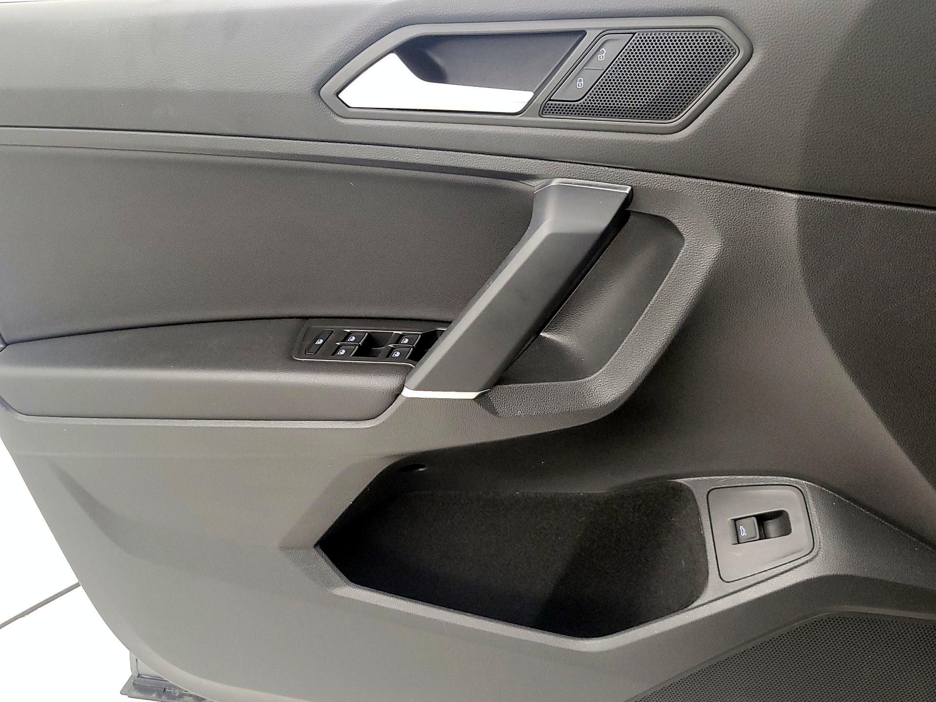 Thumbnail: 2020 Volkswagen Tiguan - 12
