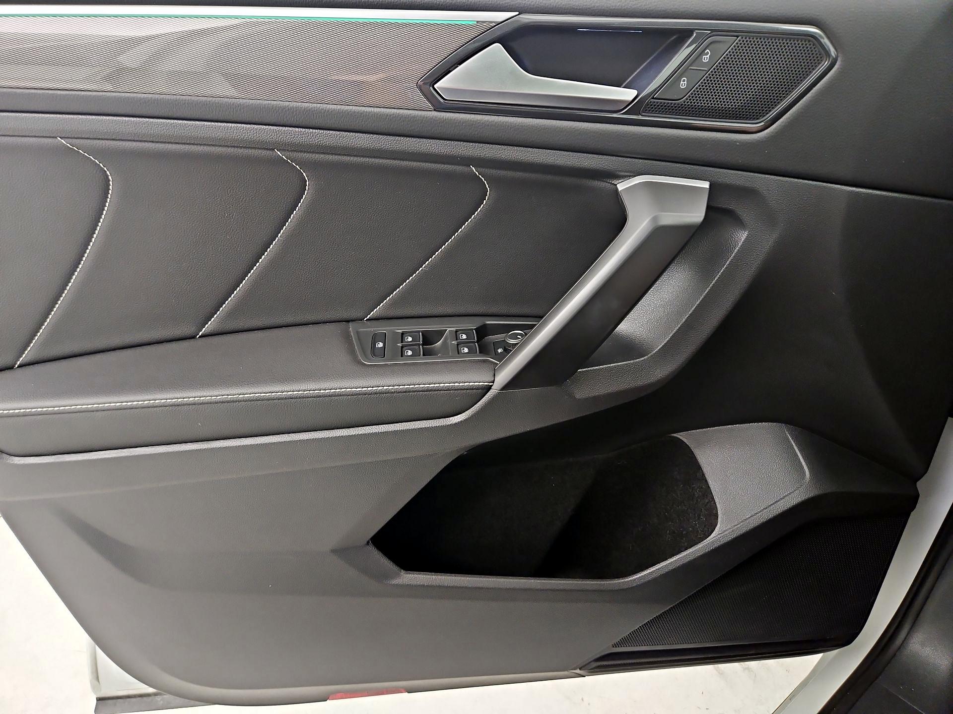Thumbnail: 2023 Volkswagen Tiguan - 12