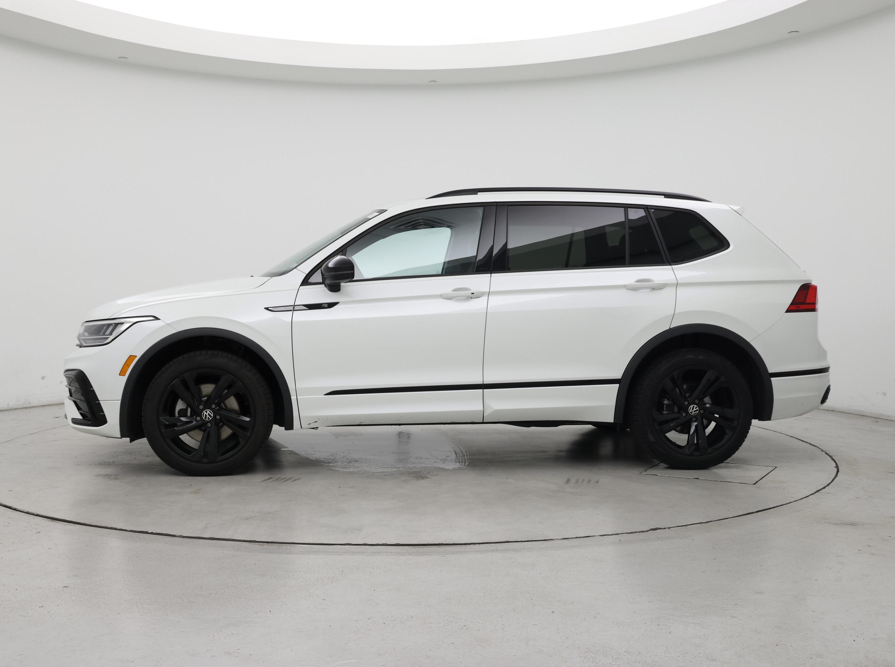 Thumbnail: 2023 Volkswagen Tiguan - 3