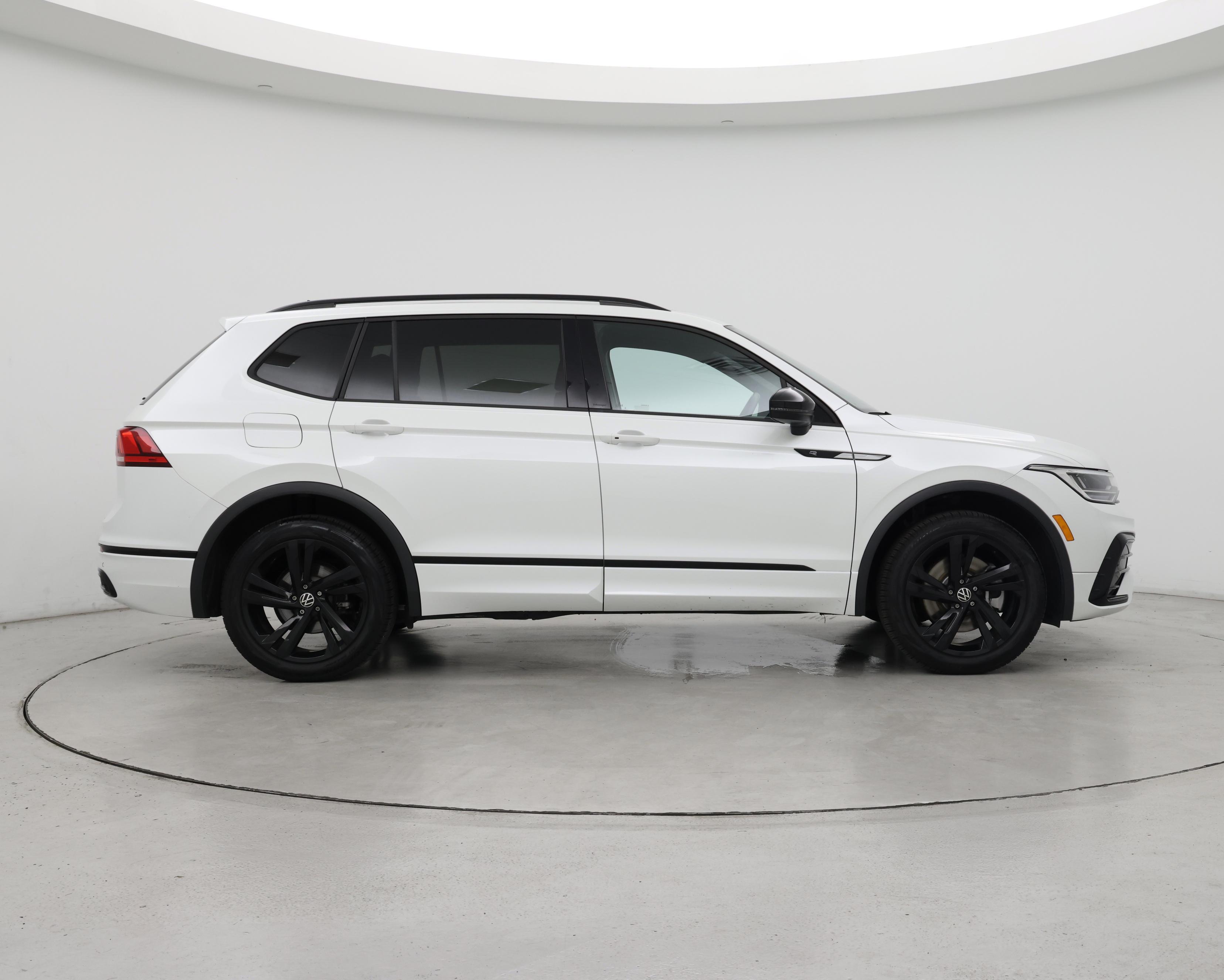 Thumbnail: 2023 Volkswagen Tiguan - 7