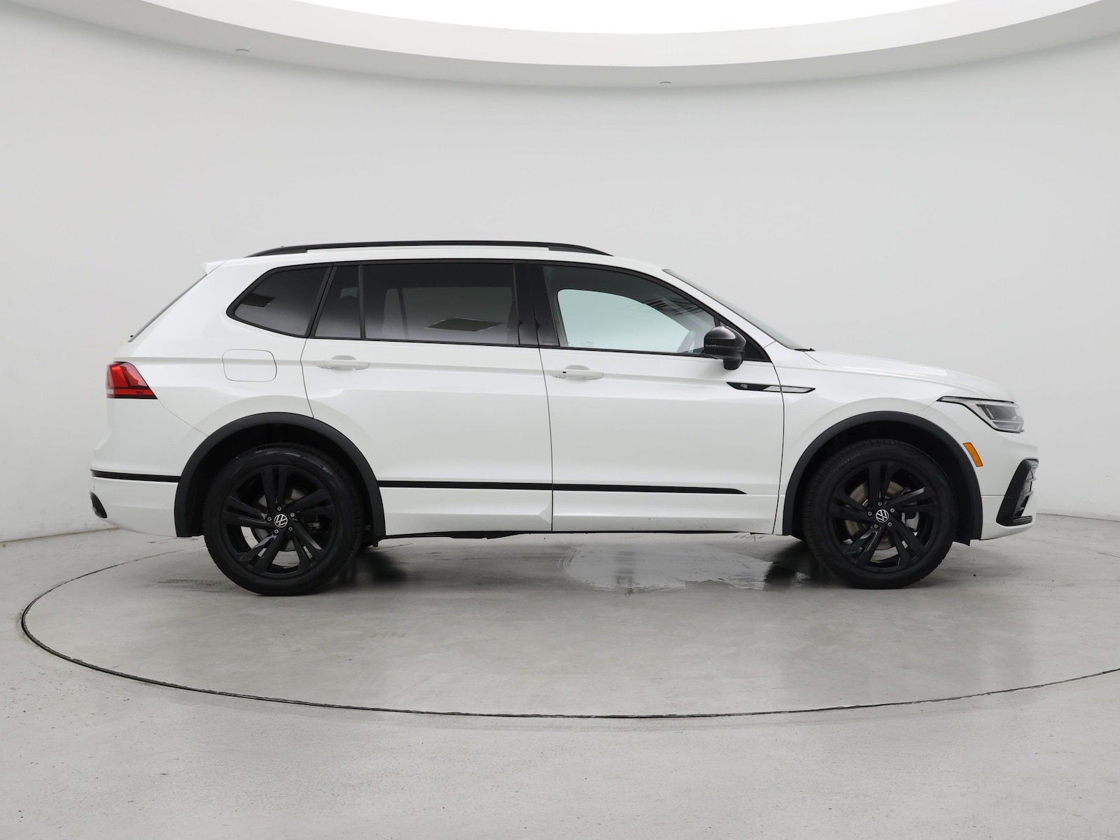 2023 Volkswagen Tiguan SE R-LINE BLACK - Photo 8