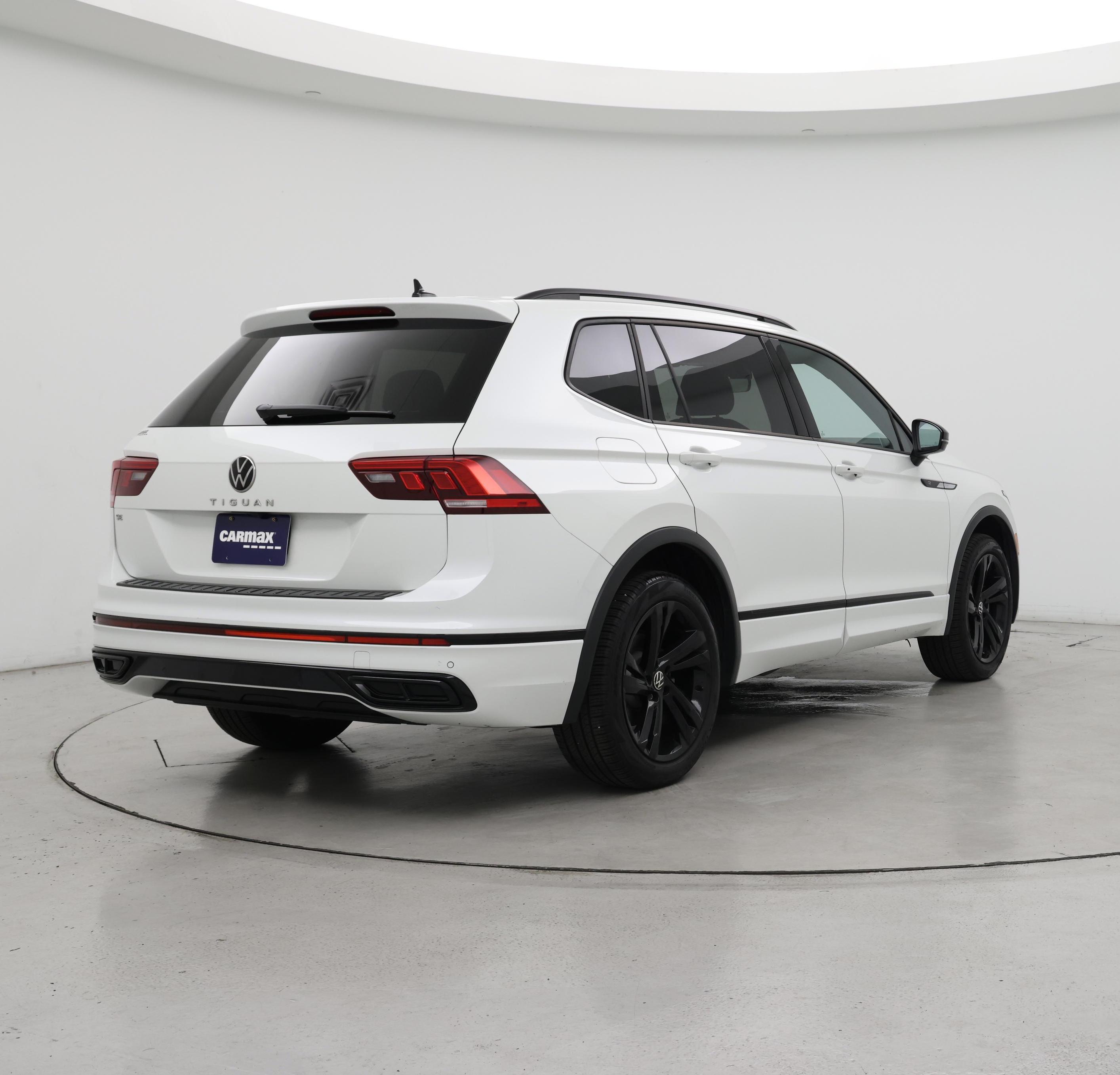 Thumbnail: 2023 Volkswagen Tiguan - 8