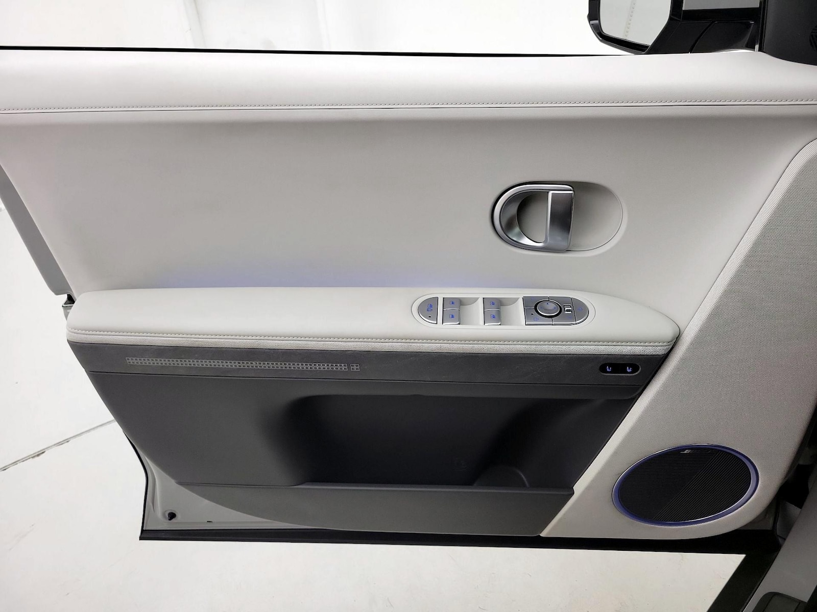 2024 Hyundai IONIQ 5 Limited - Photo 13