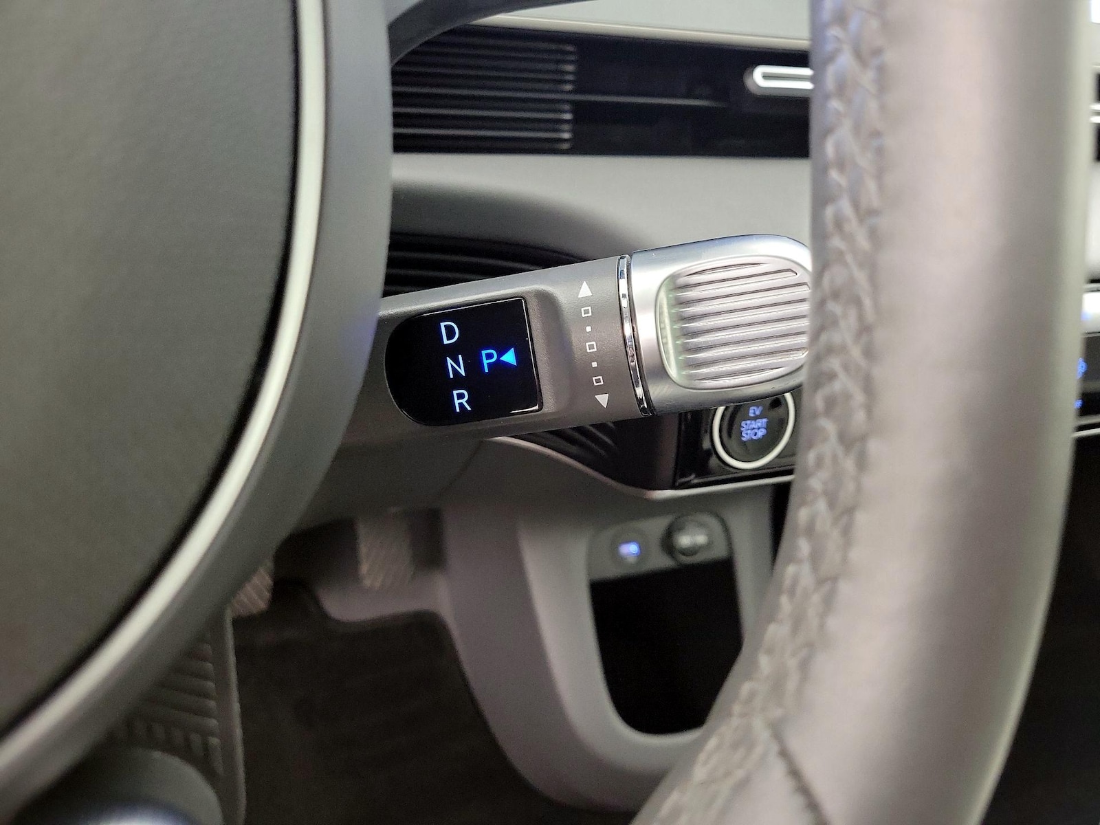 2024 Hyundai IONIQ 5 Limited - Photo 19