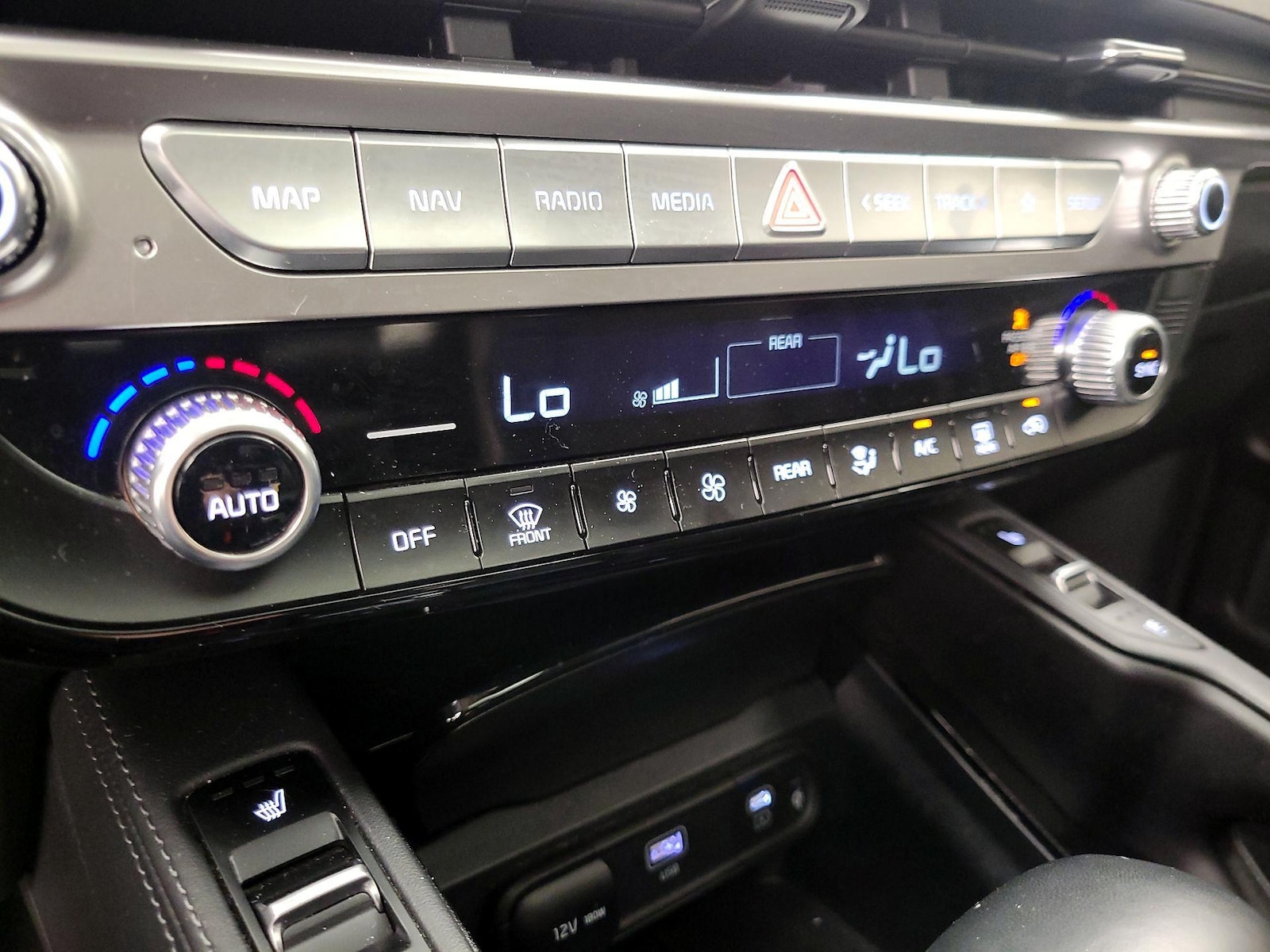 2024 Kia Telluride EX - Photo 17