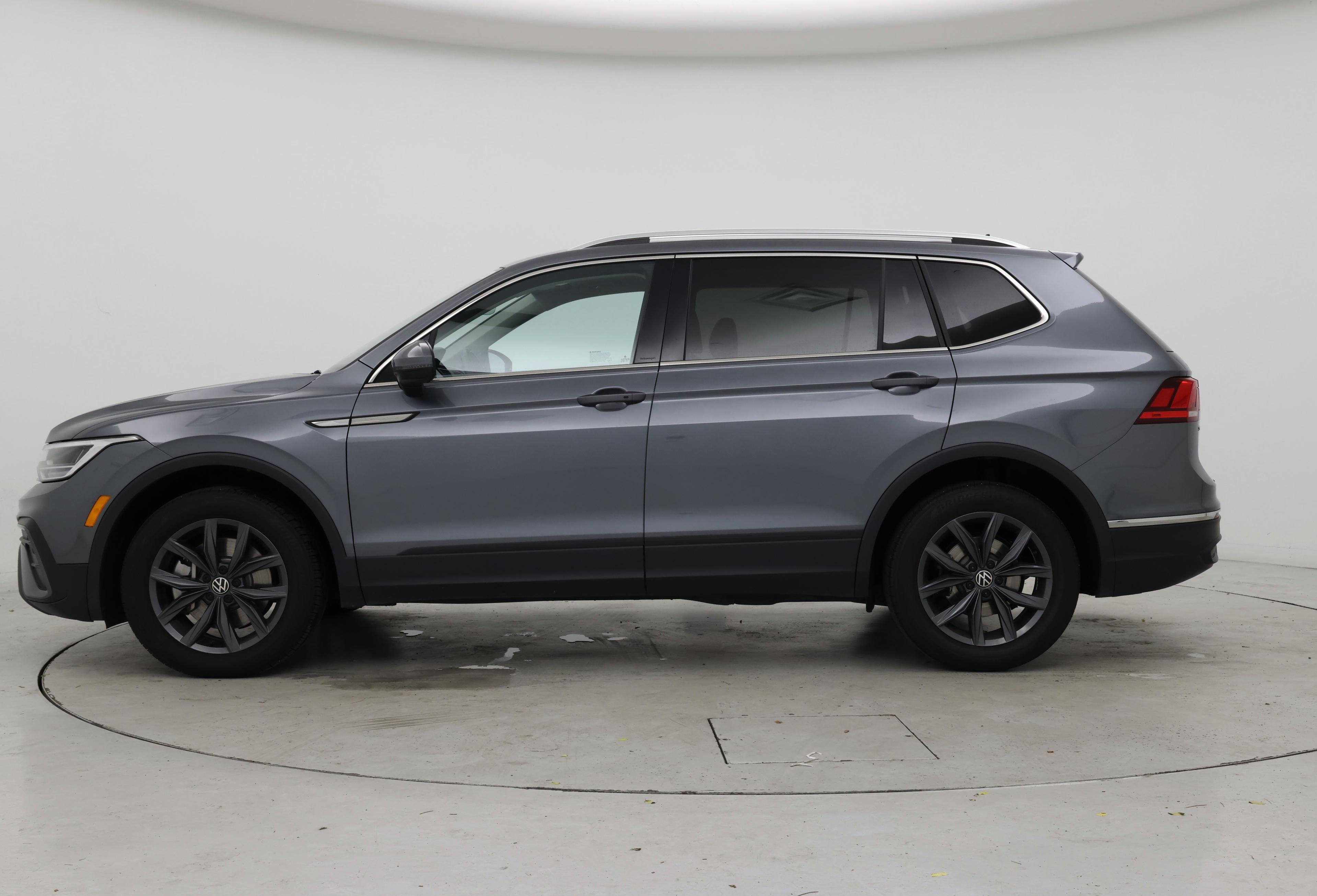 Thumbnail: 2023 Volkswagen Tiguan - 3