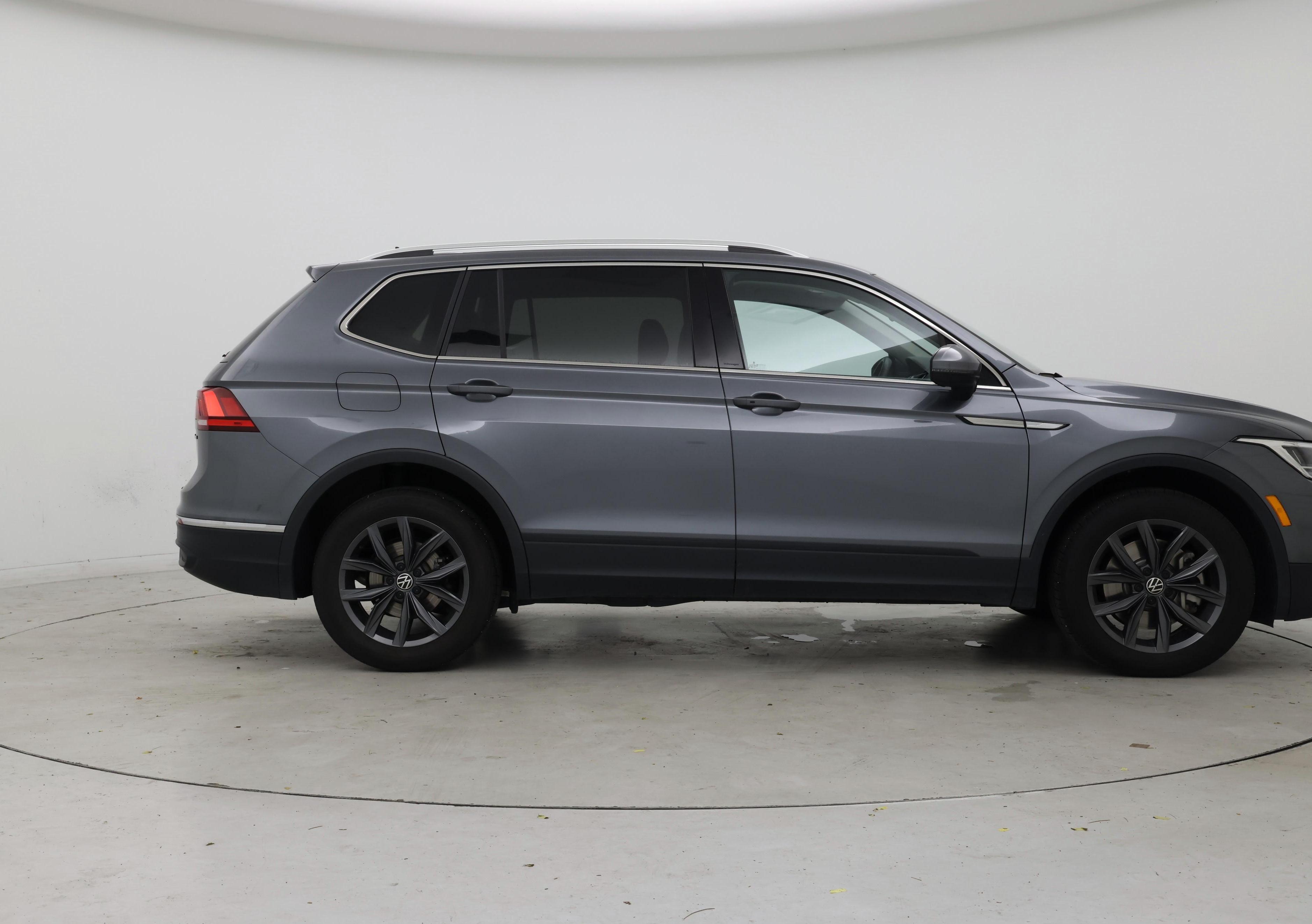 Thumbnail: 2023 Volkswagen Tiguan - 7