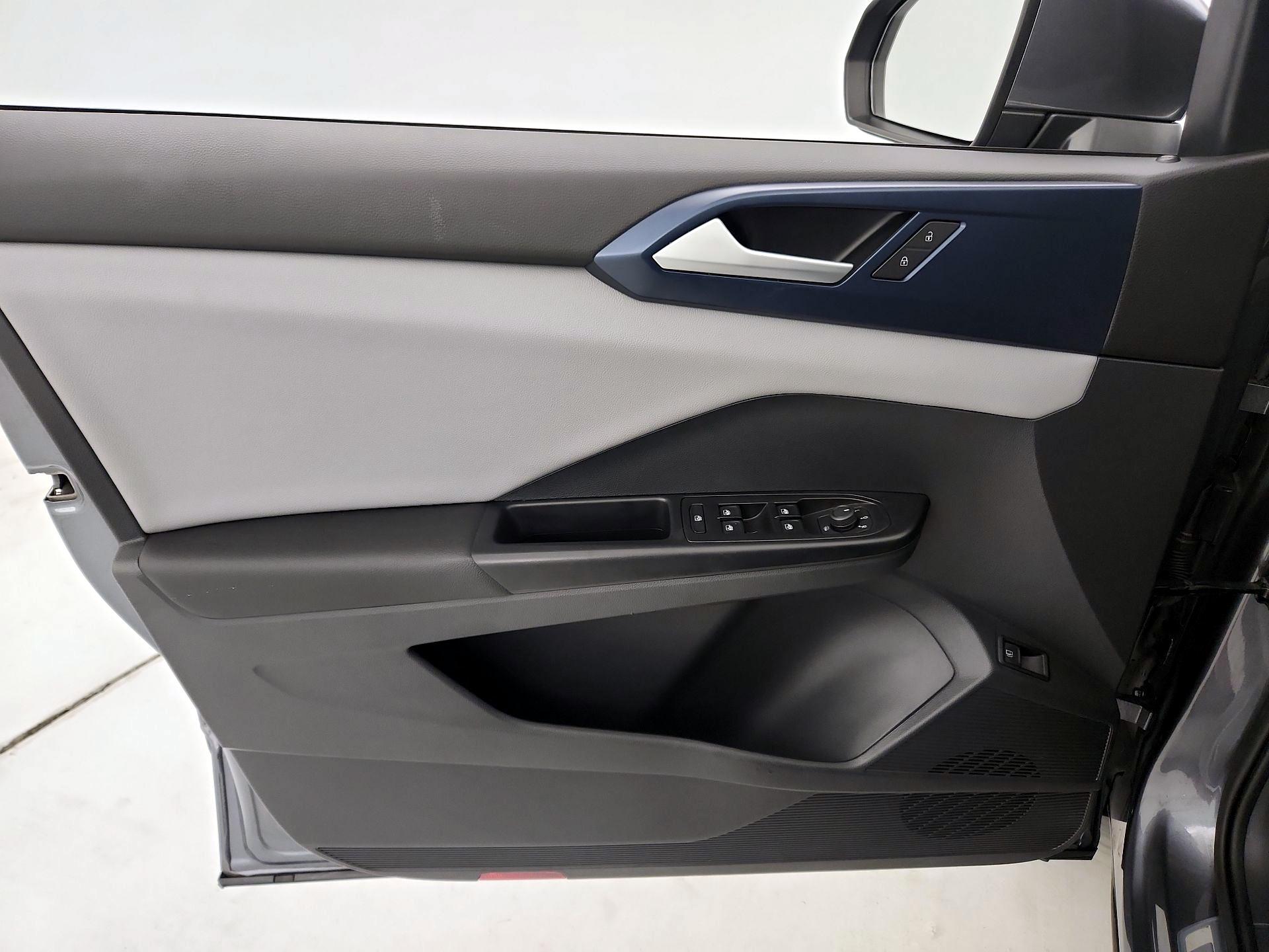 Thumbnail: 2023 Volkswagen Taos - 12