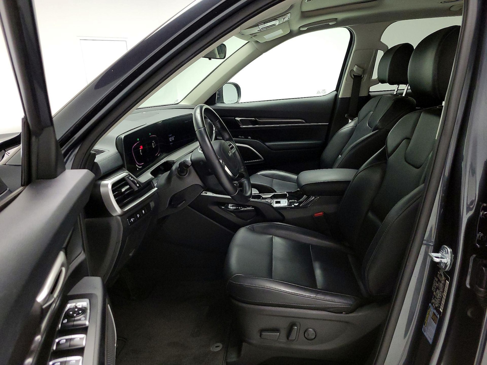 2024 Kia Telluride S - Photo 12