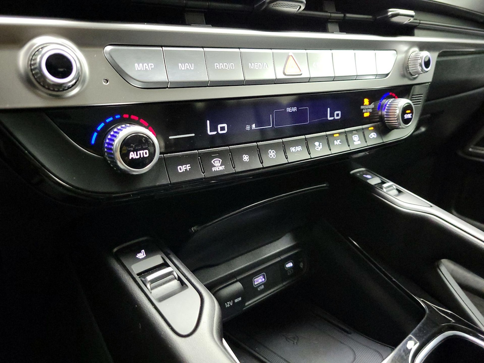 2024 Kia Telluride S - Photo 17