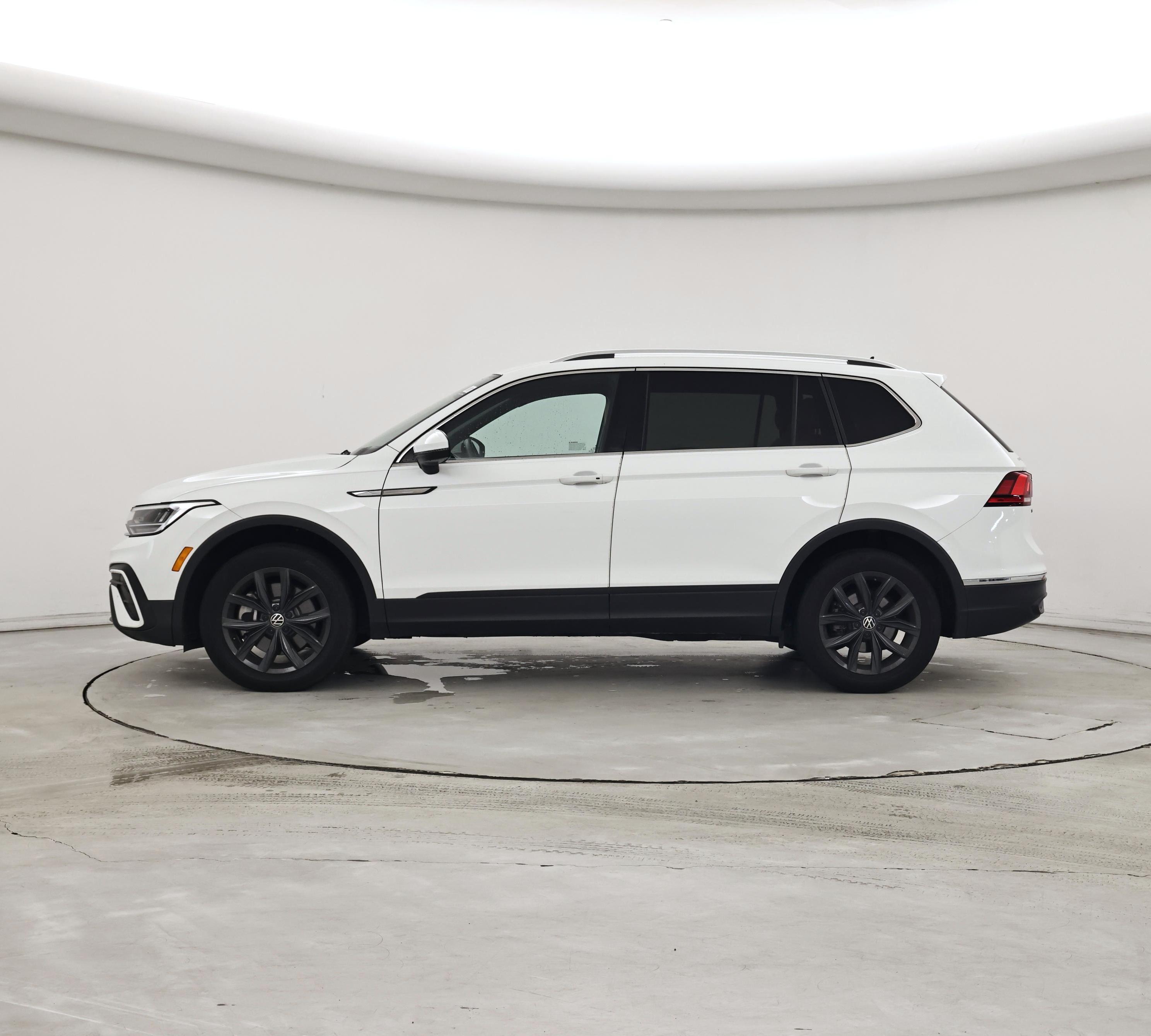 Thumbnail: 2024 Volkswagen Tiguan - 3