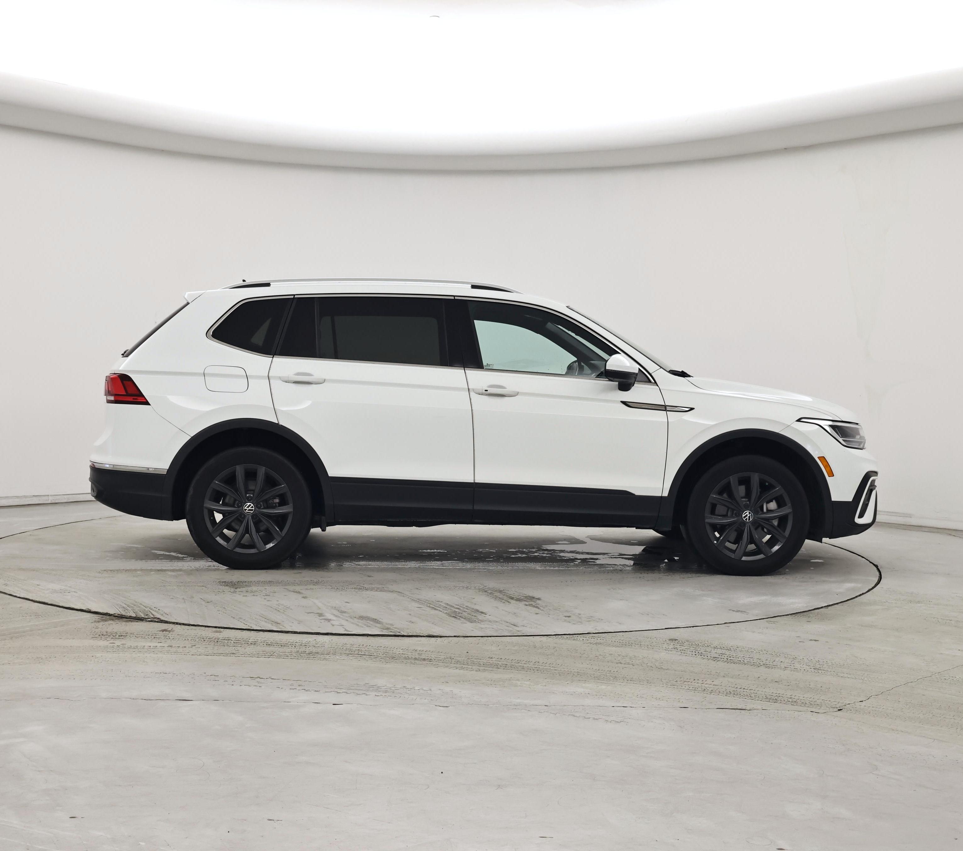 Thumbnail: 2024 Volkswagen Tiguan - 7