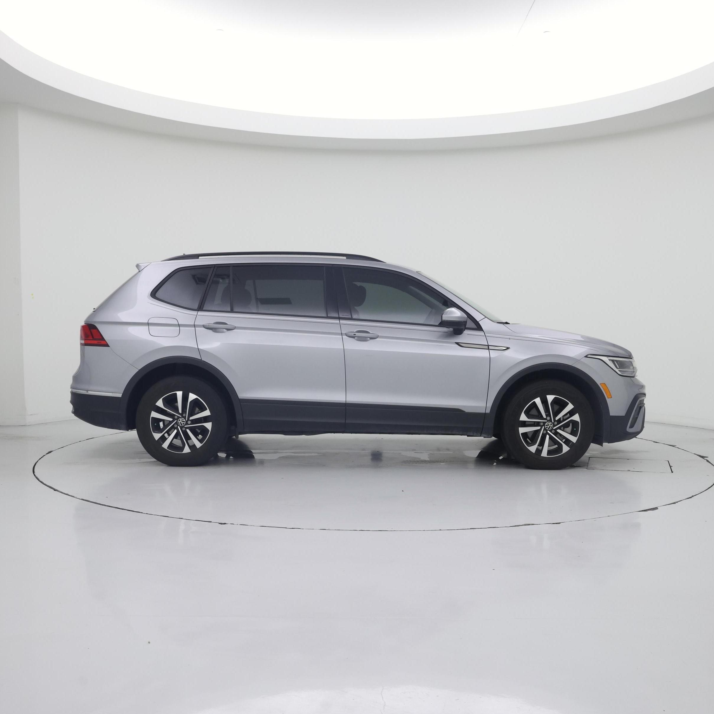 Thumbnail: 2023 Volkswagen Tiguan - 7