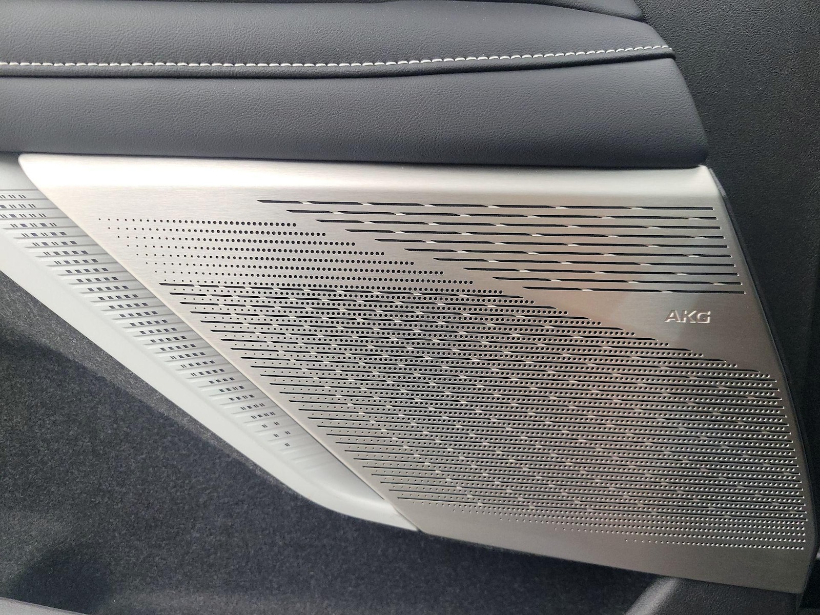2025 Cadillac OPTIQ Sport 2 - Photo 24