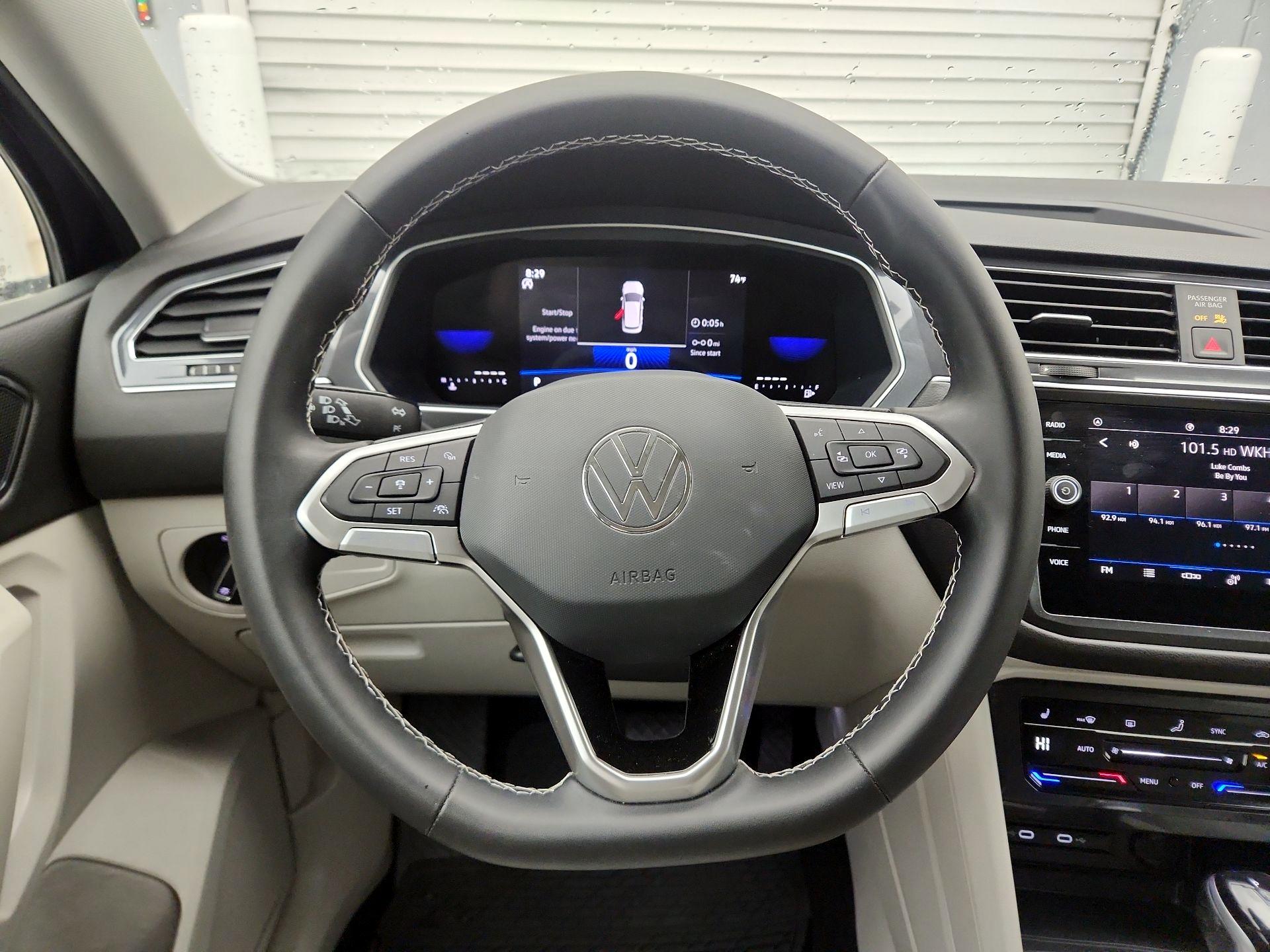 Thumbnail: 2023 Volkswagen Tiguan - 10