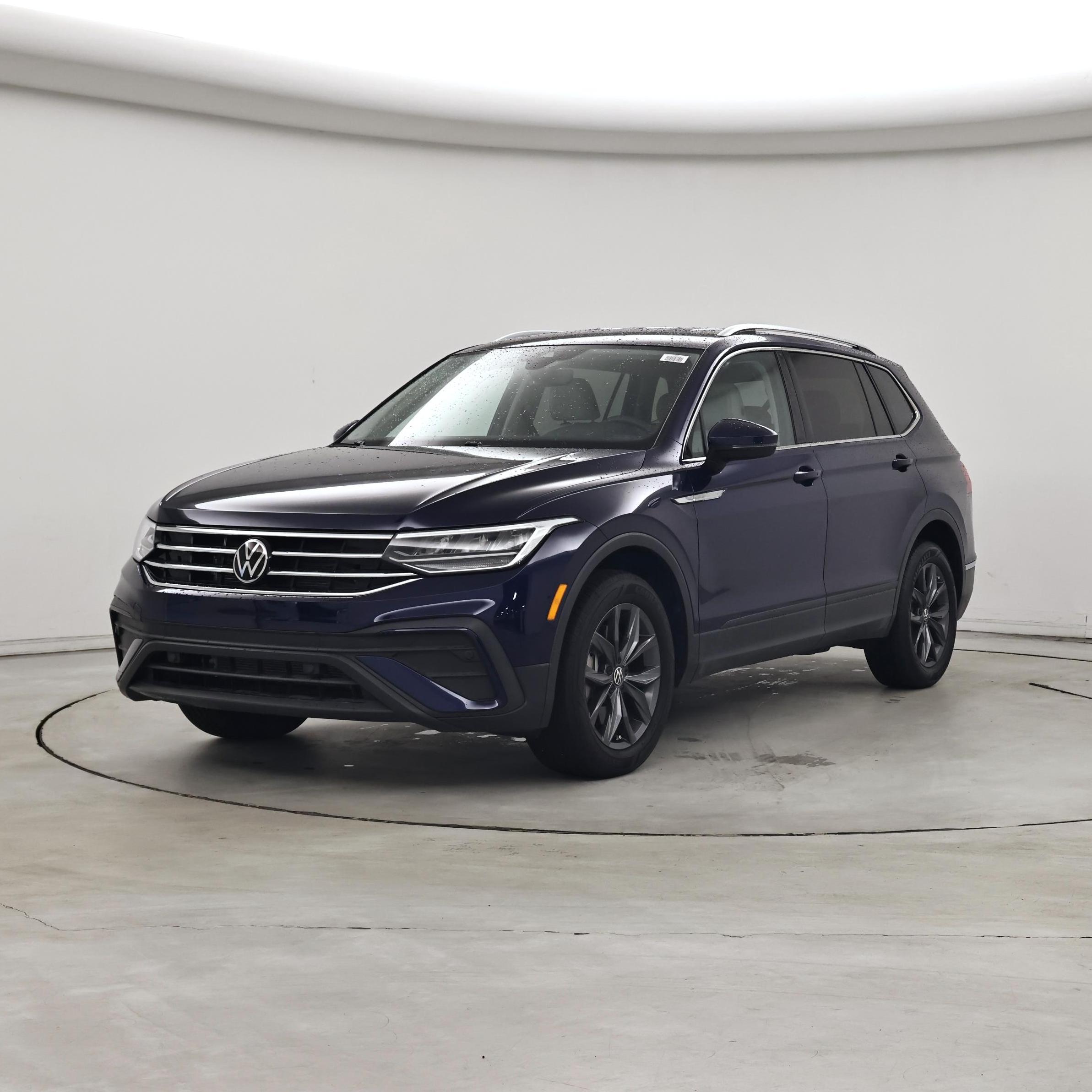 Thumbnail: 2023 Volkswagen Tiguan - 4