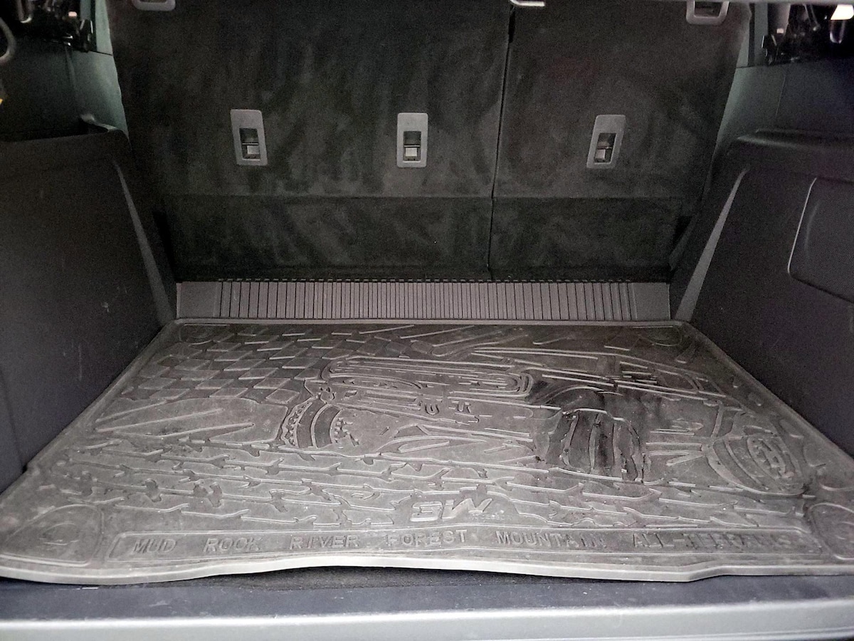 Trunk/Cargo (Seats Up)