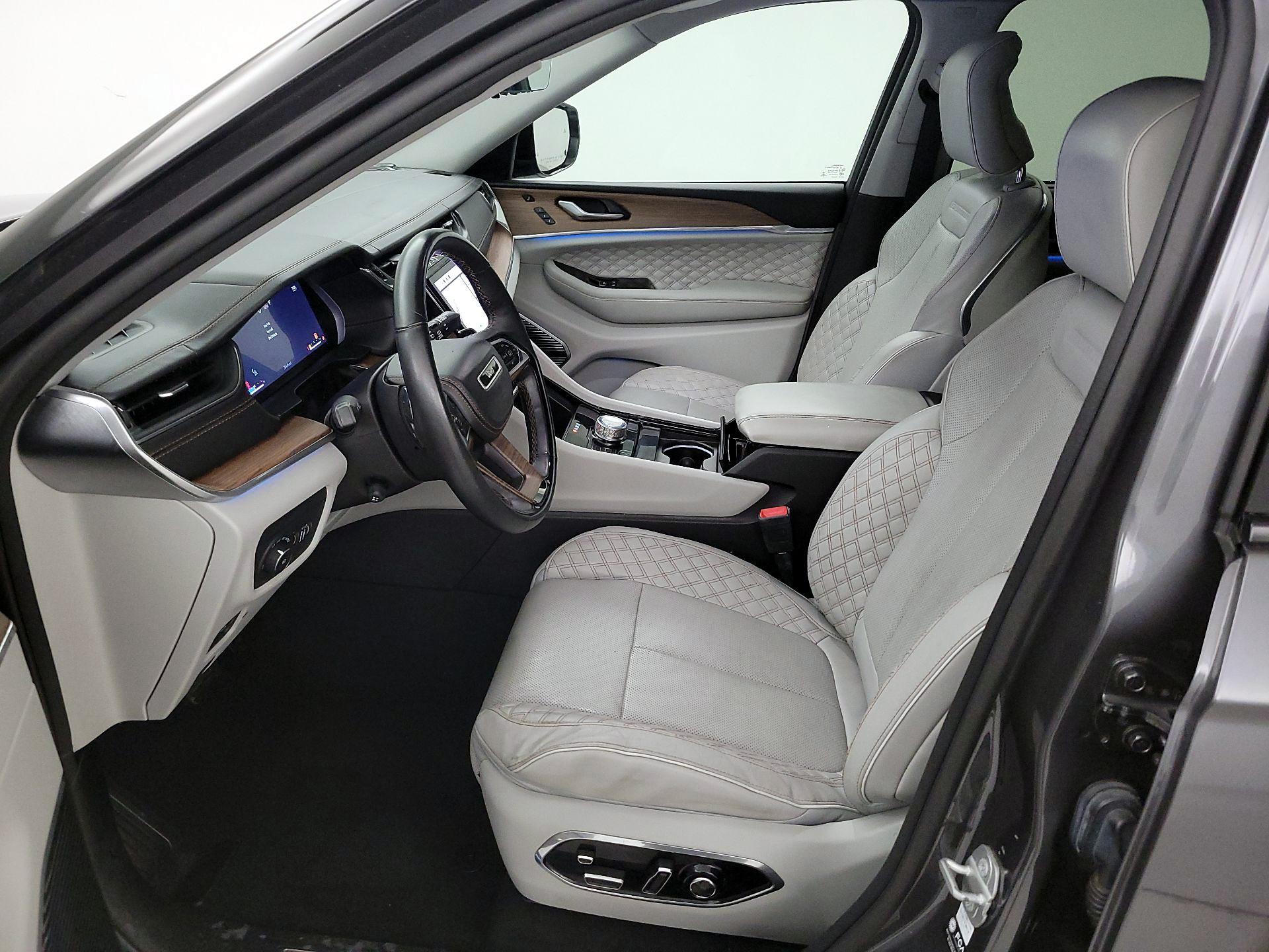 Thumbnail: 2023 Jeep Grand Cherokee - 11