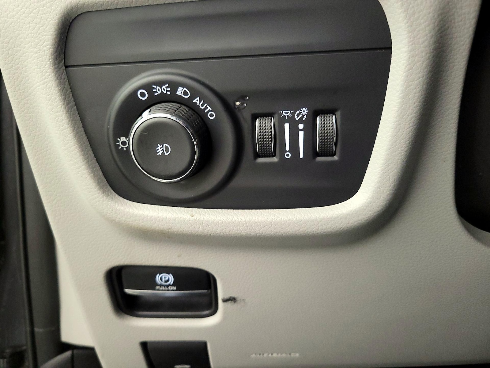 2023 Jeep Grand Cherokee Summit - Photo 14