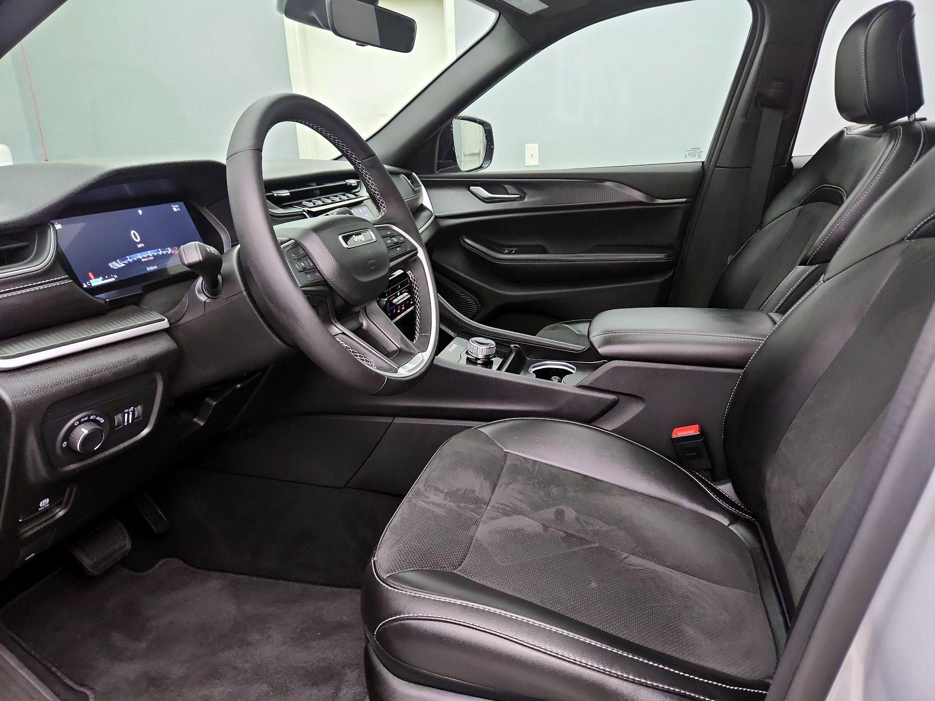 Thumbnail: 2025 Jeep Grand Cherokee - 11