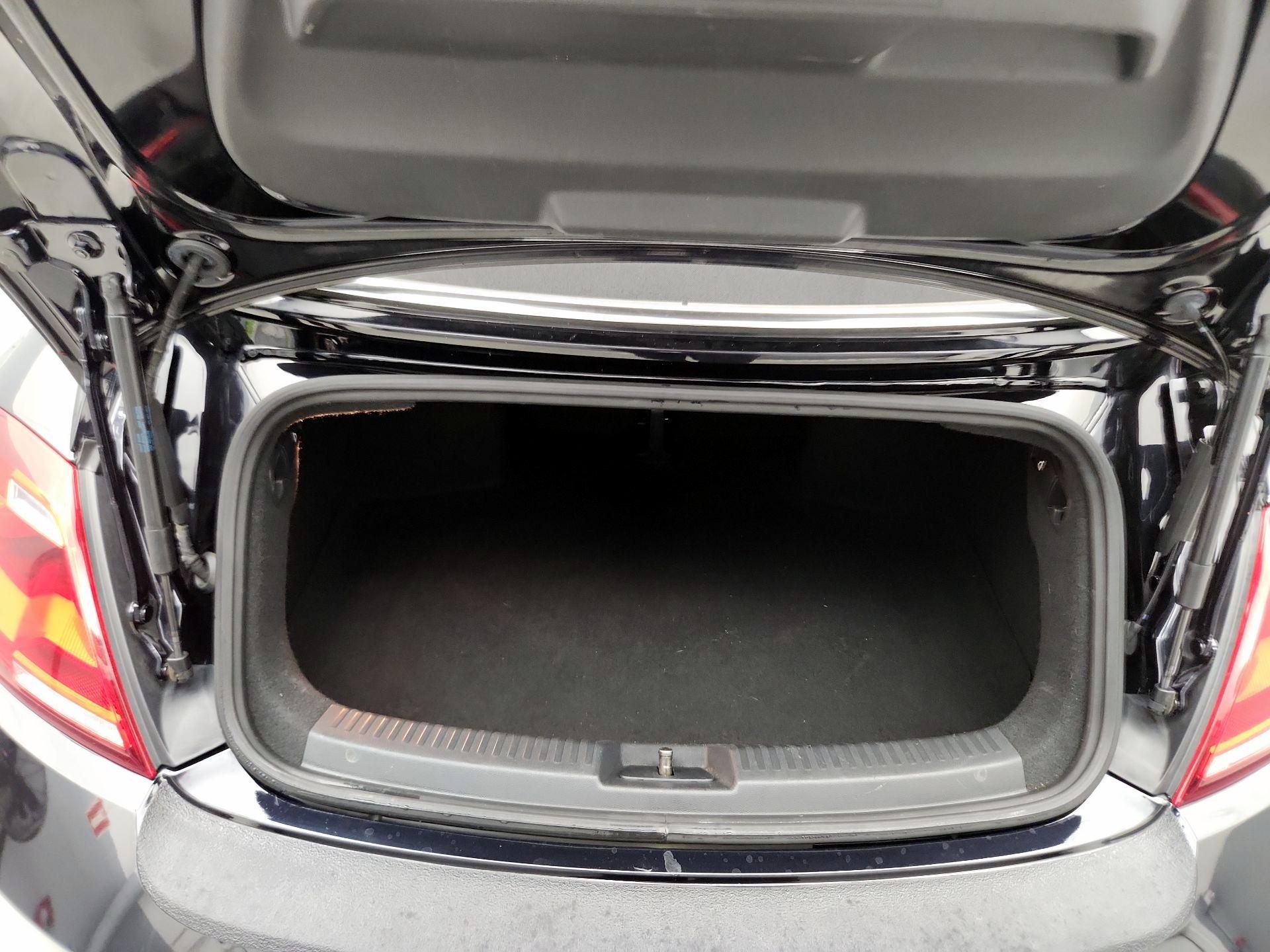Thumbnail: 2019 Volkswagen Beetle - 20