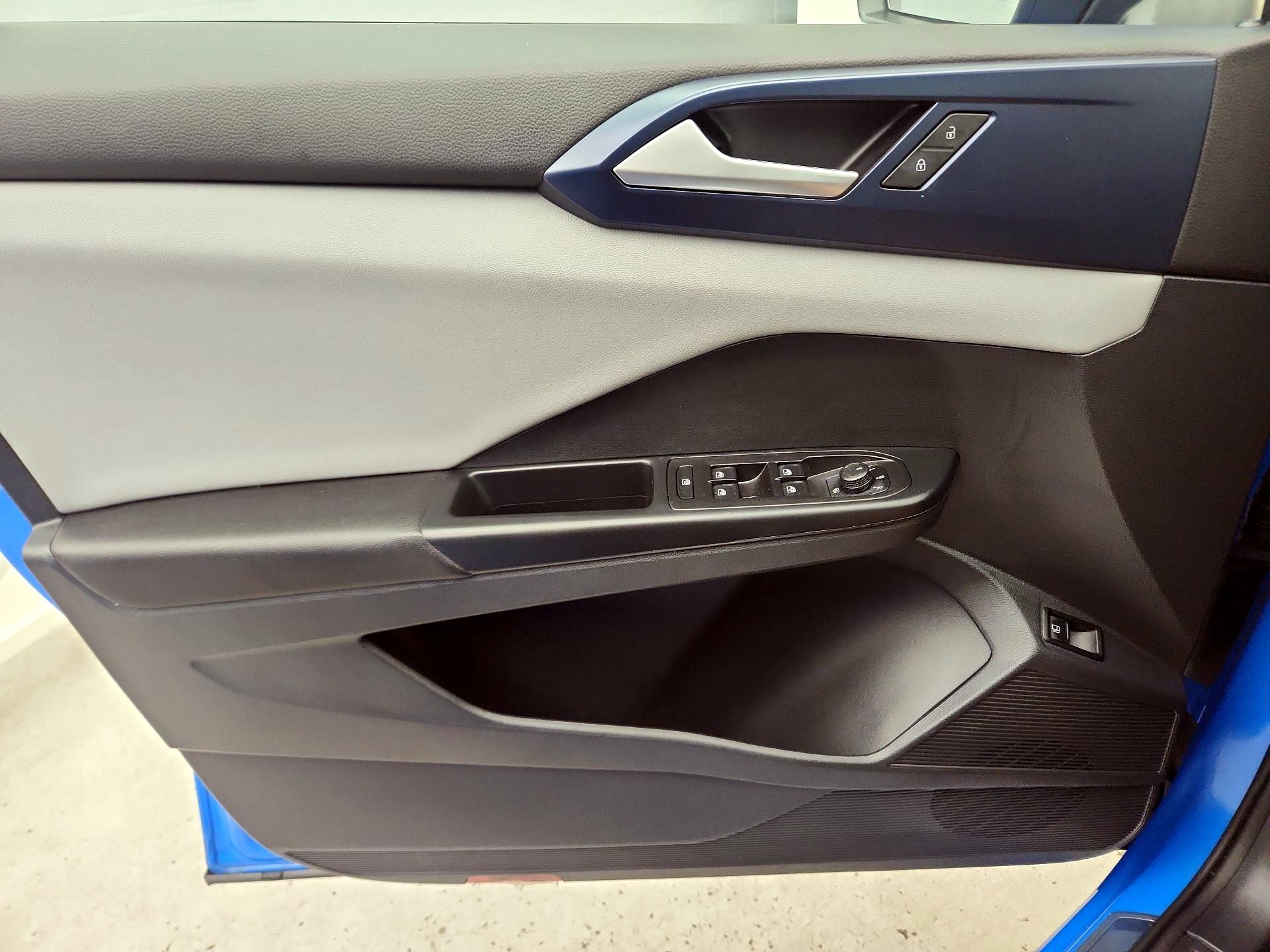 Thumbnail: 2023 Volkswagen Taos - 12