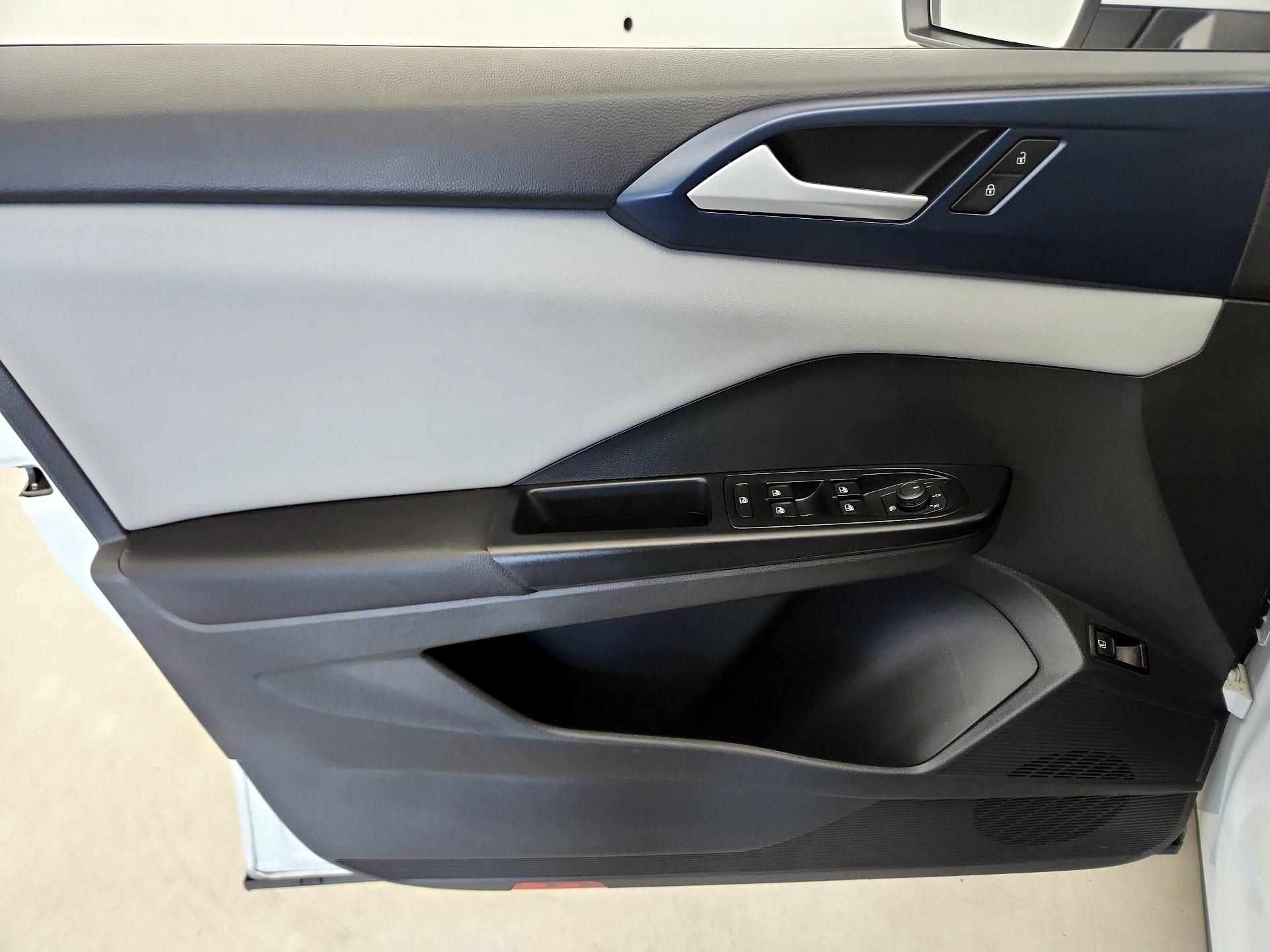 Thumbnail: 2023 Volkswagen Taos - 12
