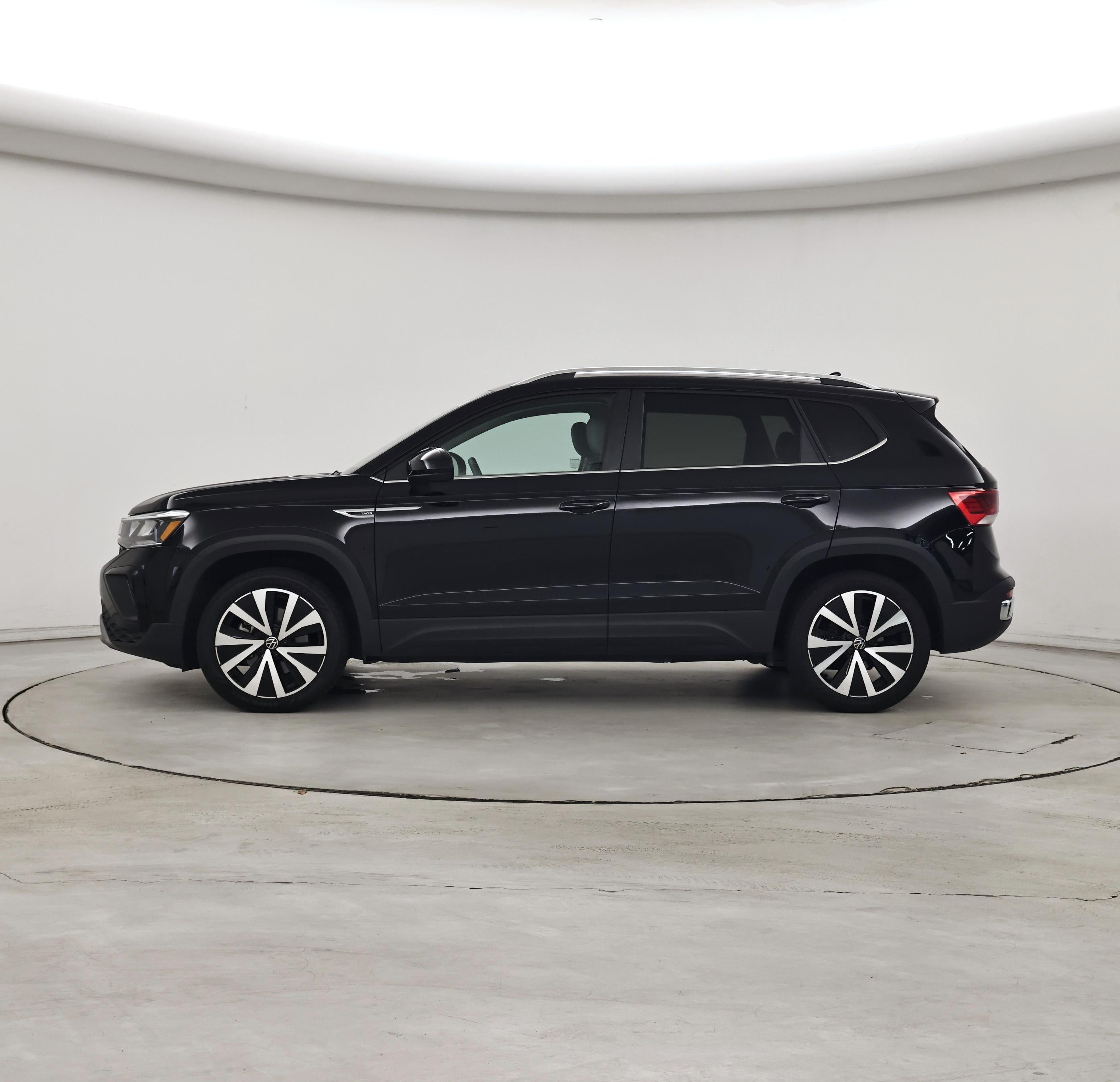 Thumbnail: 2023 Volkswagen Taos - 3