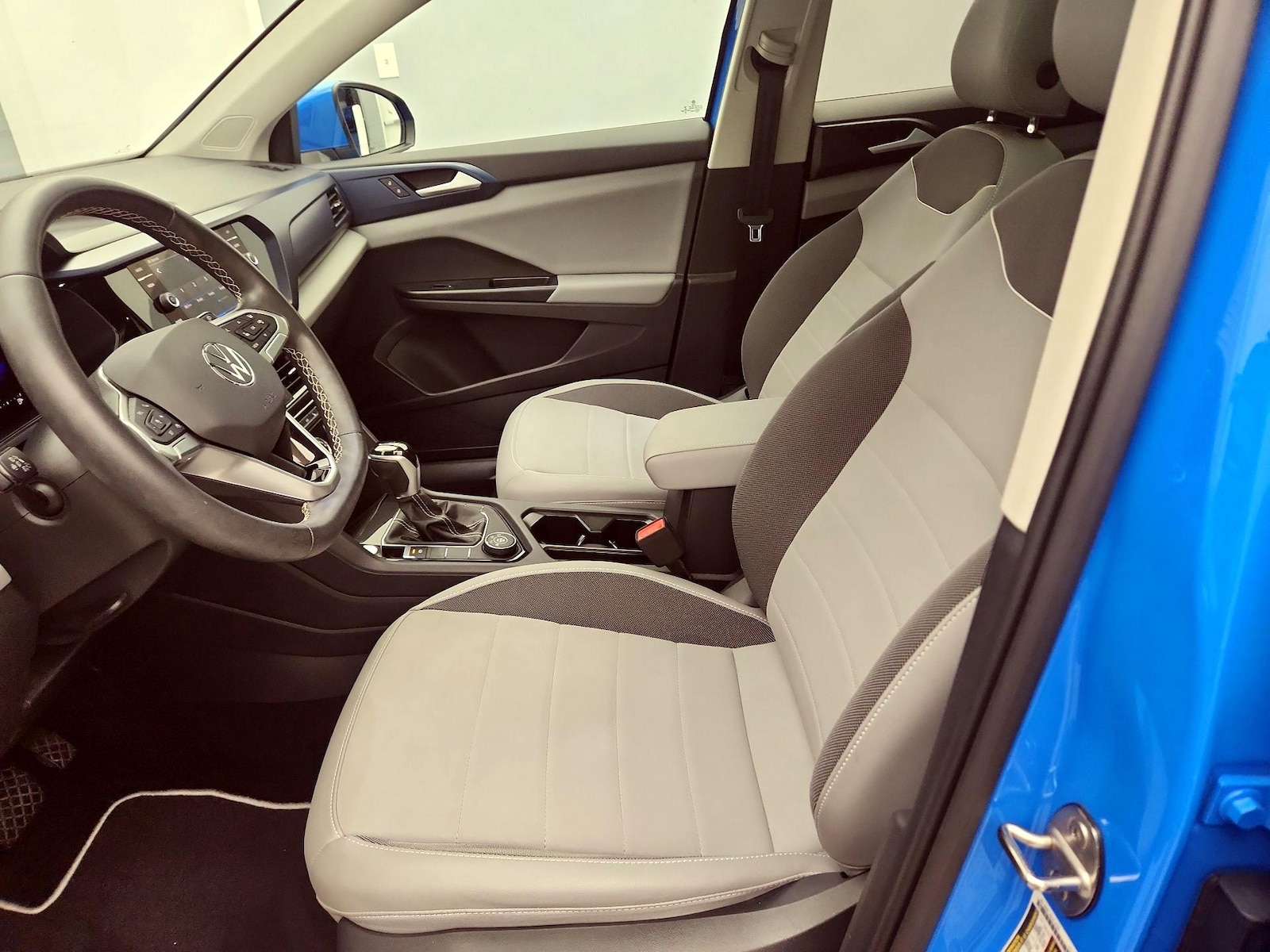 2023 Volkswagen Taos SE - Photo 12