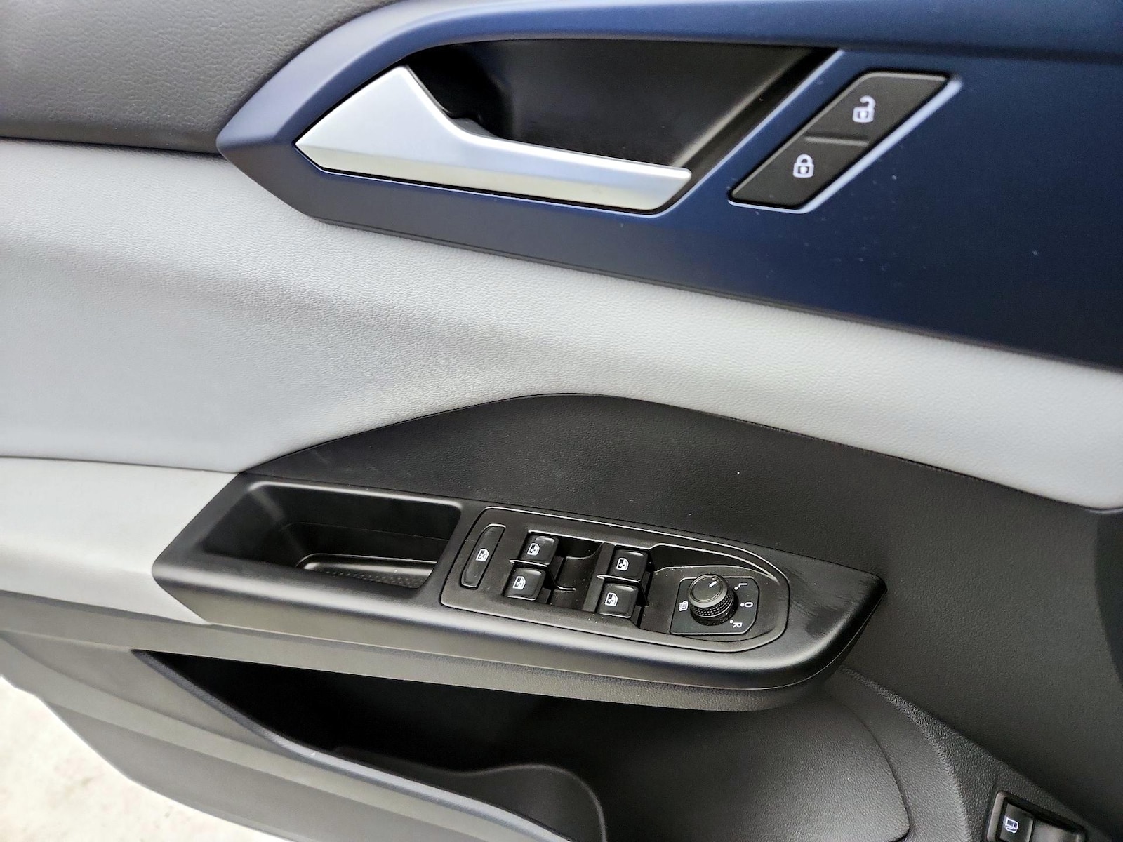 2023 Volkswagen Taos SE - Photo 13