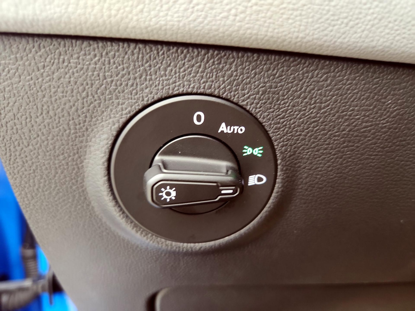 2023 Volkswagen Taos SE - Photo 14