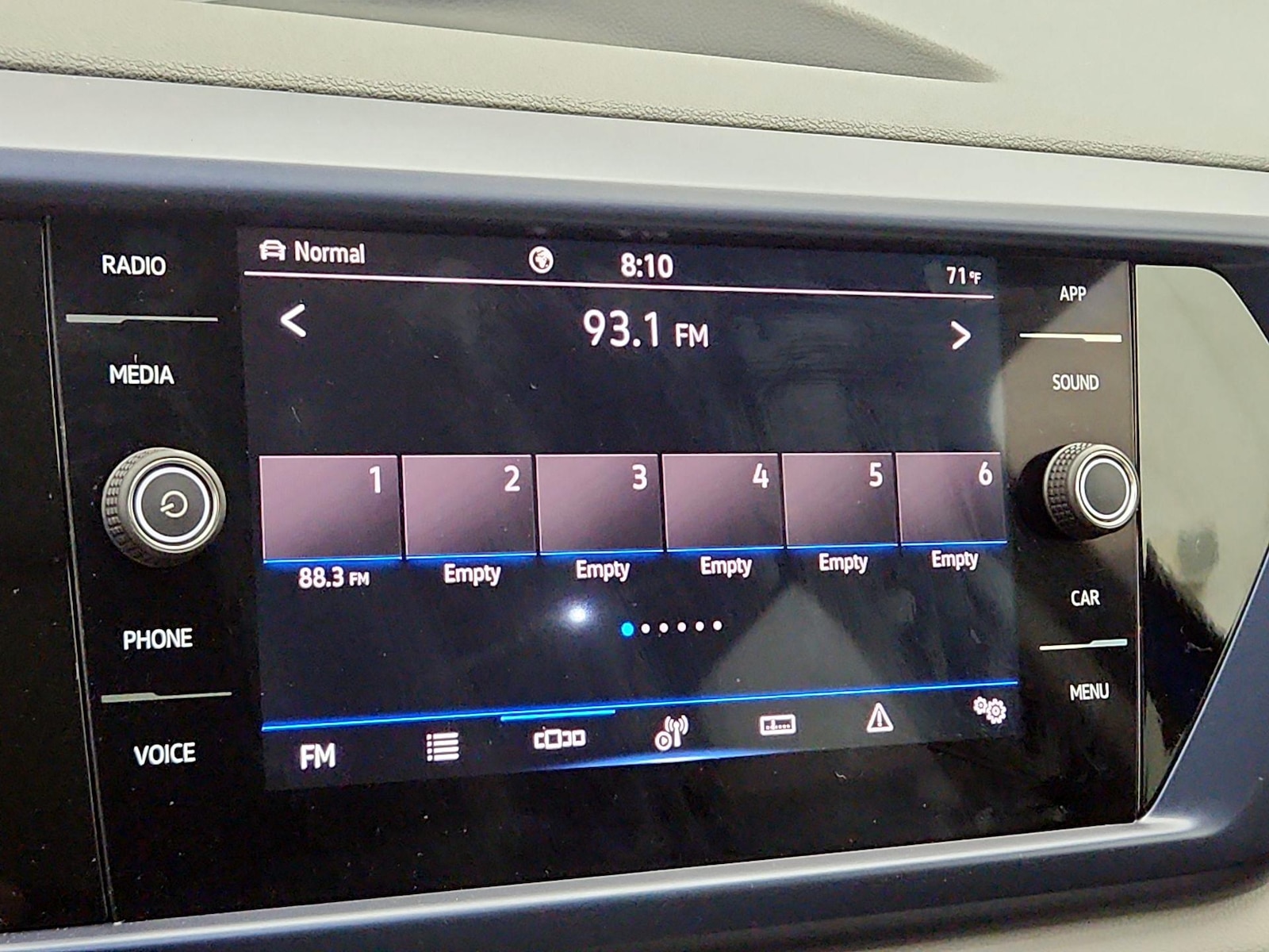 2023 Volkswagen Taos SE - Photo 16