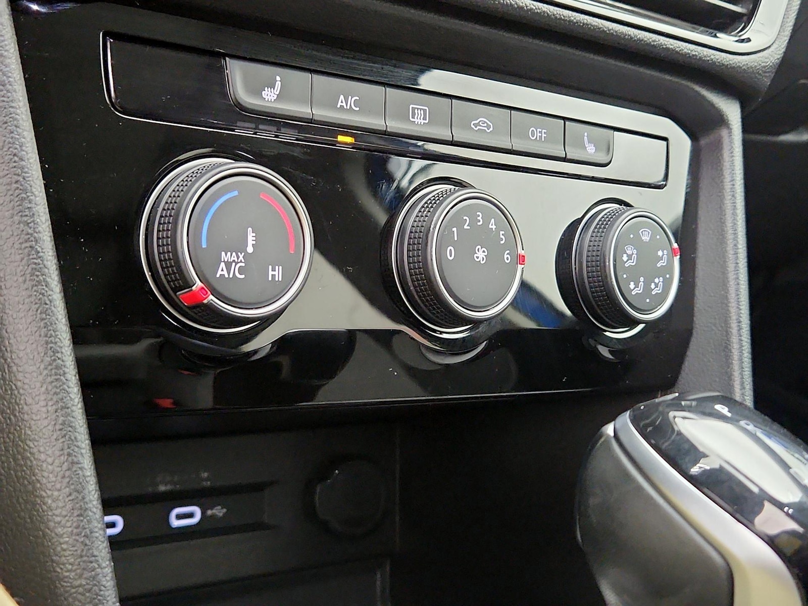 2023 Volkswagen Taos SE - Photo 17