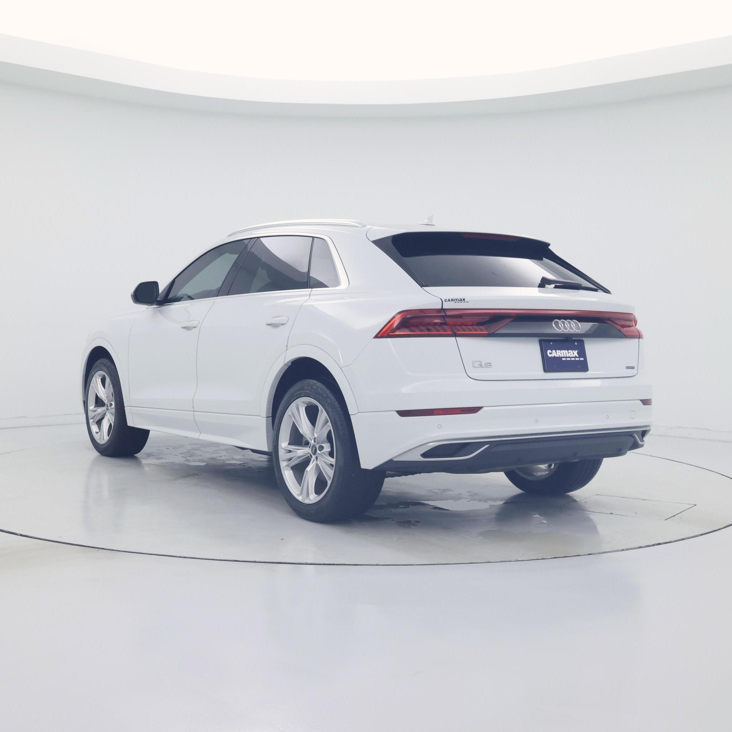 Thumbnail: 2023 Audi Q8 - 2