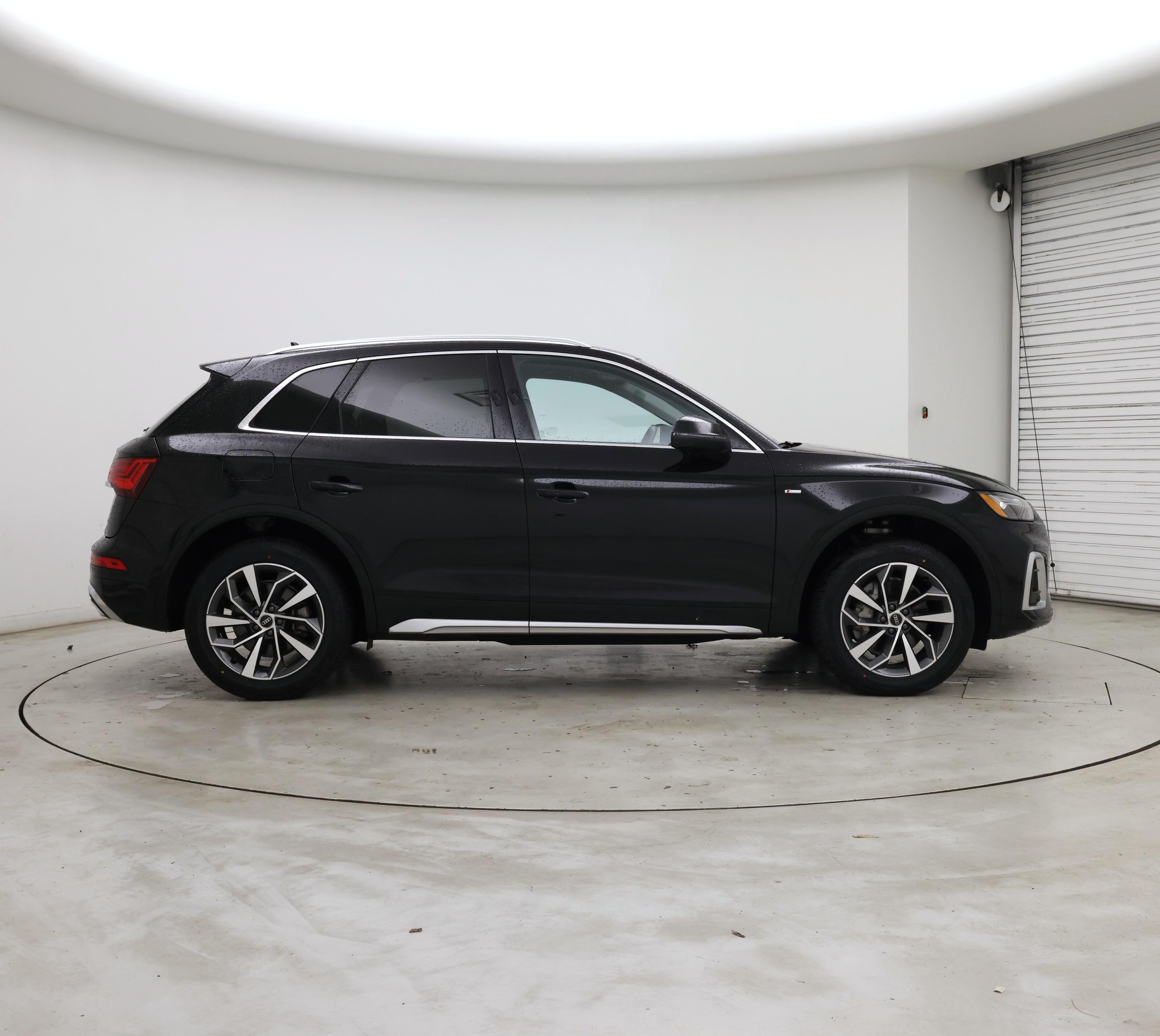 Thumbnail: 2023 Audi Q5 - 7