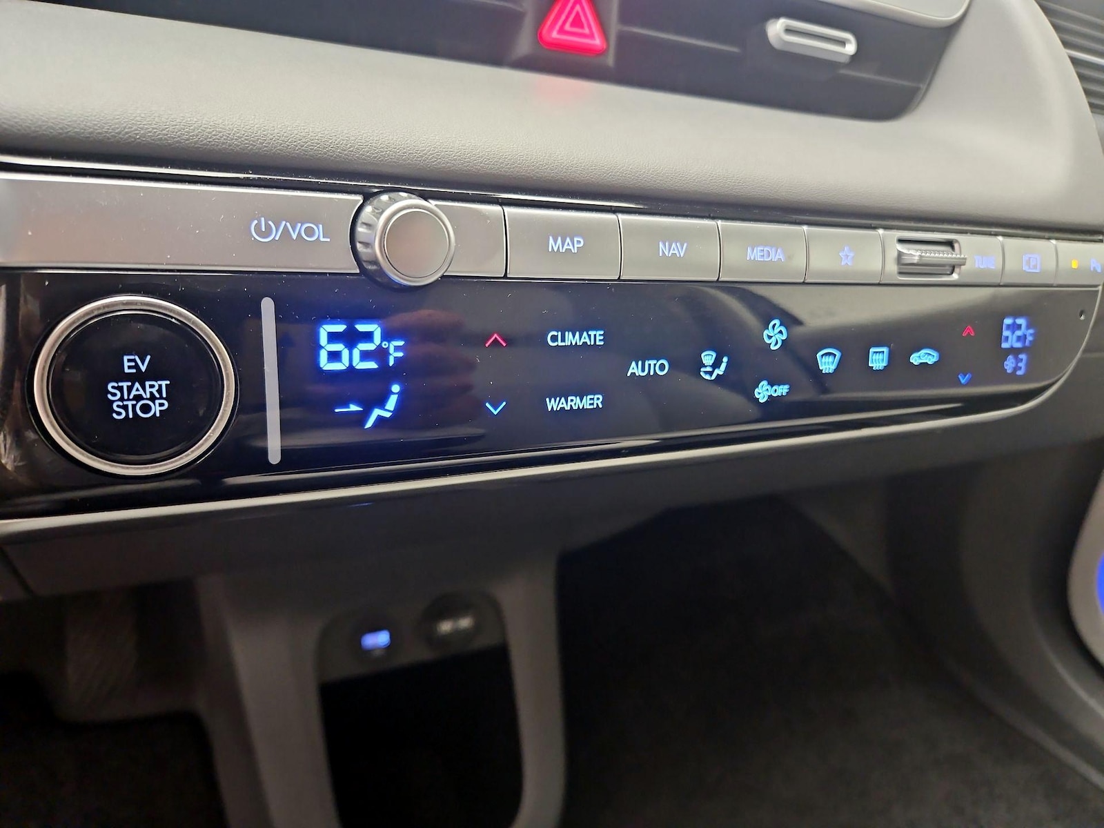 2024 Hyundai IONIQ 5 Limited - Photo 18