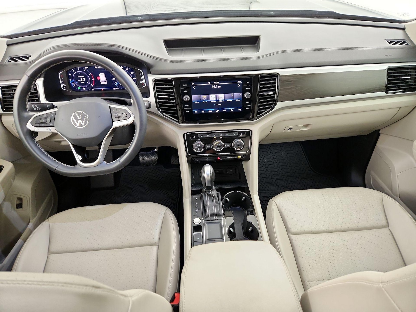 2023 Volkswagen Atlas SE w/Tech - Photo 10