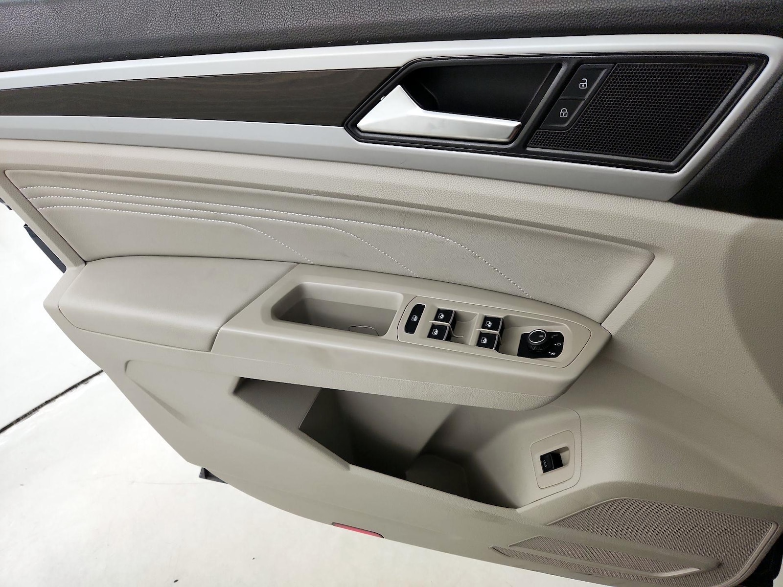 2023 Volkswagen Atlas SE w/Tech - Photo 13