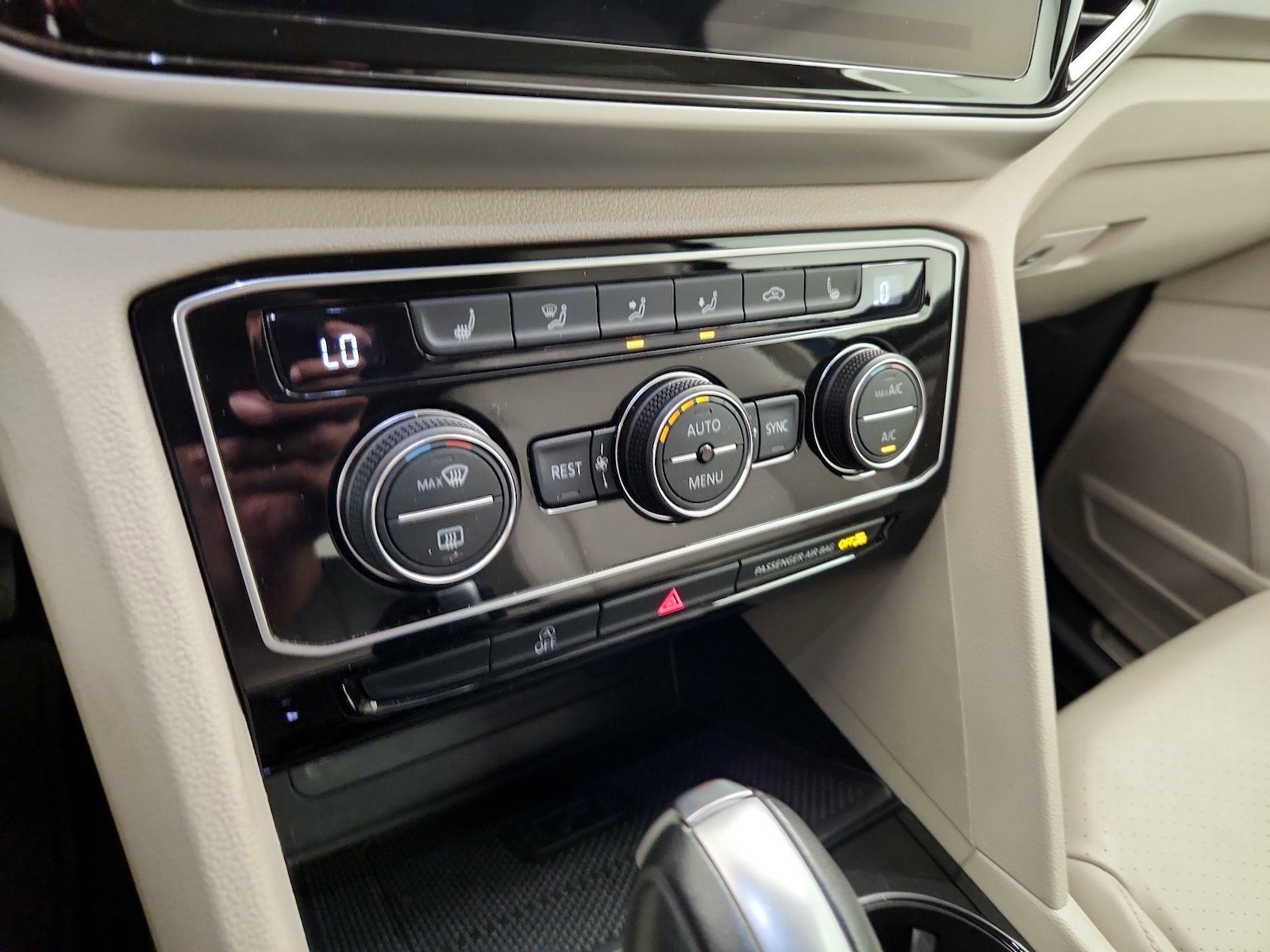 2023 Volkswagen Atlas SE w/Tech - Photo 17