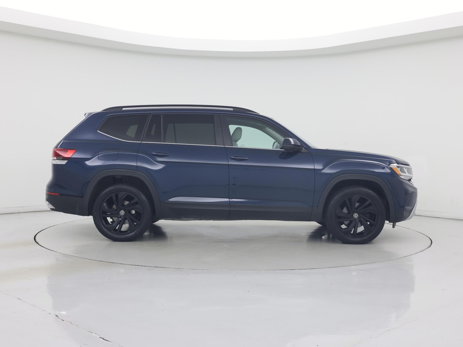 2023 Volkswagen Atlas SE w/Tech - Photo 8
