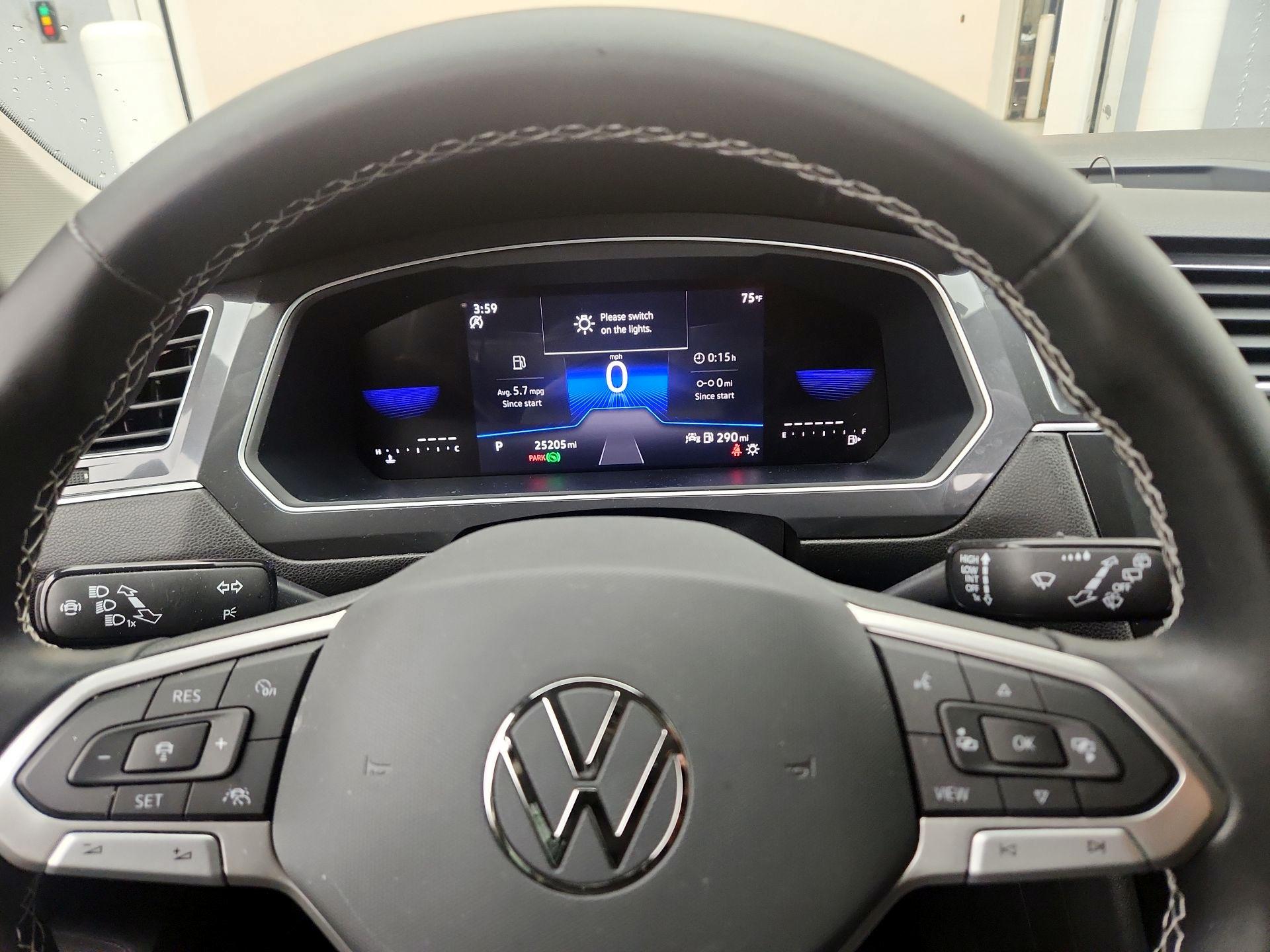 Thumbnail: 2023 Volkswagen Tiguan - 10