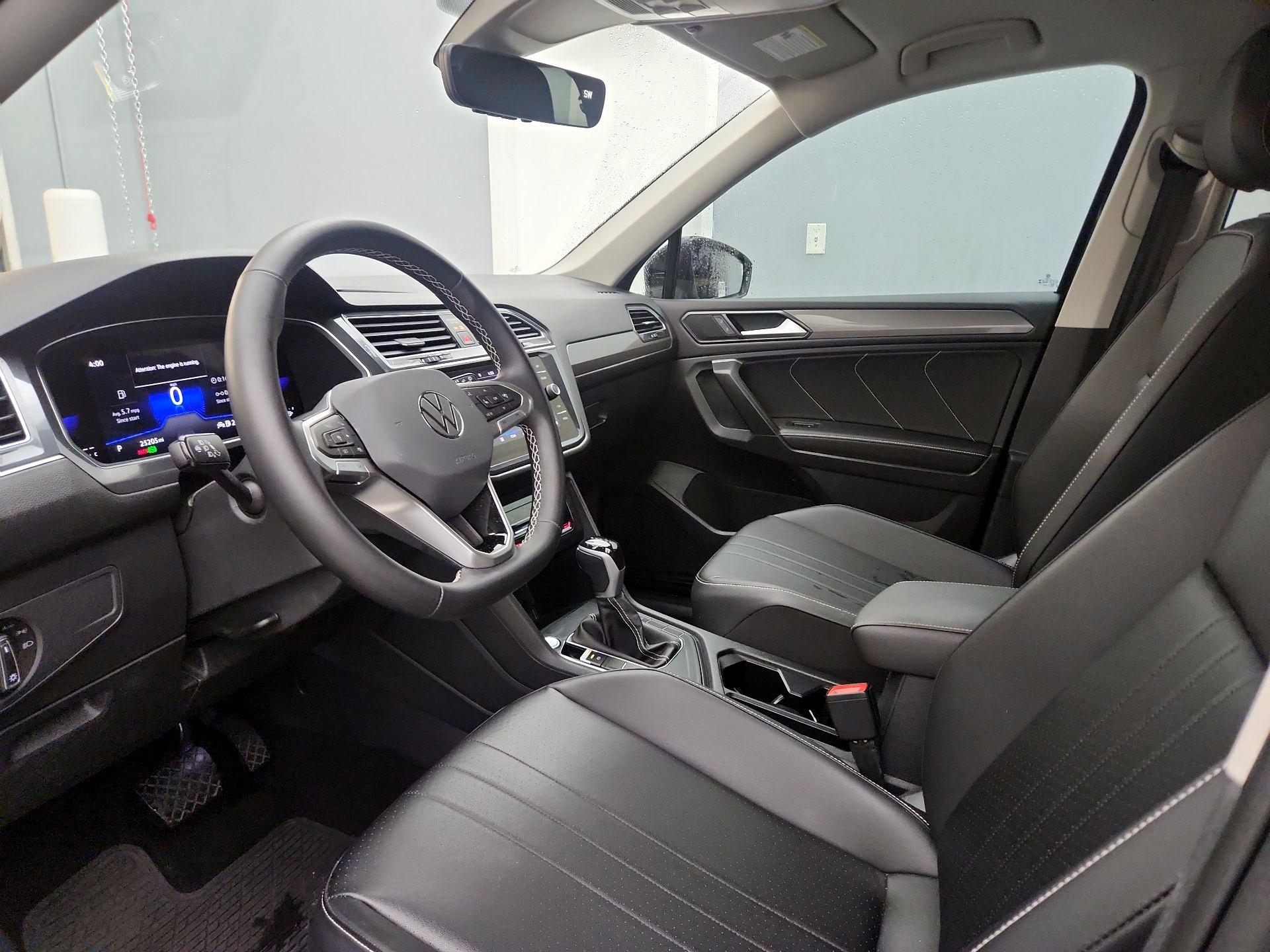 Thumbnail: 2023 Volkswagen Tiguan - 11