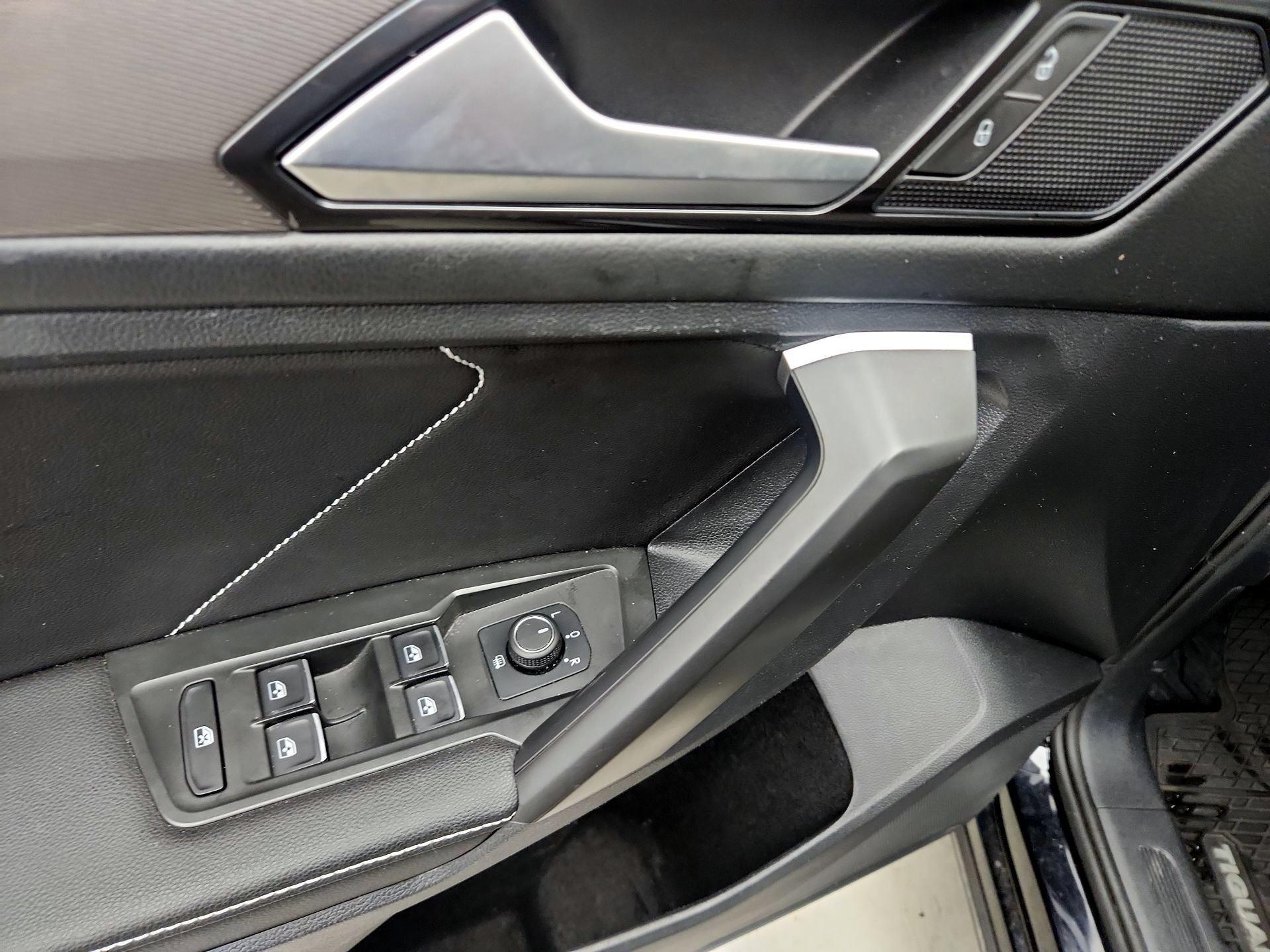 Thumbnail: 2023 Volkswagen Tiguan - 12