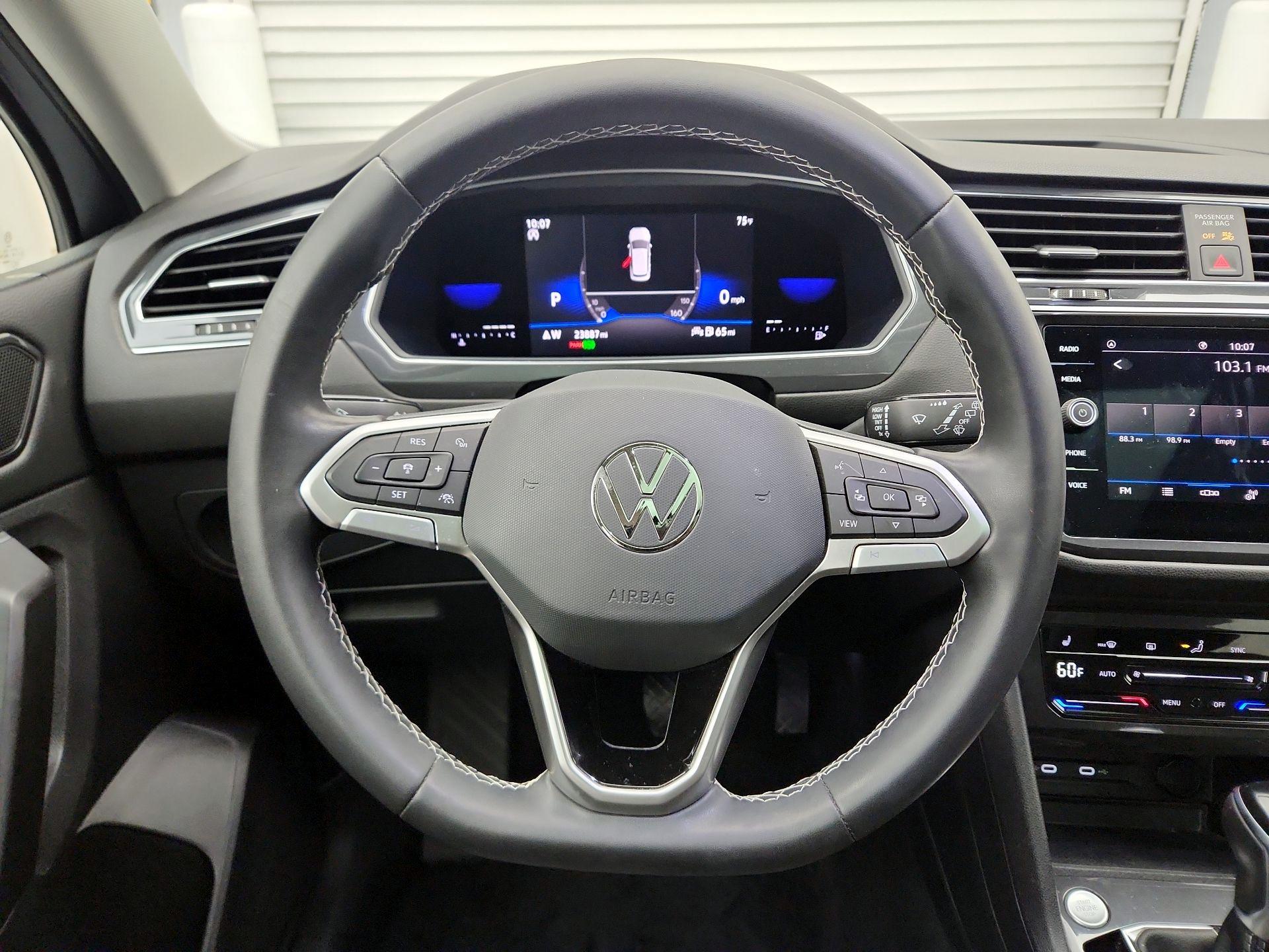 Thumbnail: 2023 Volkswagen Tiguan - 10