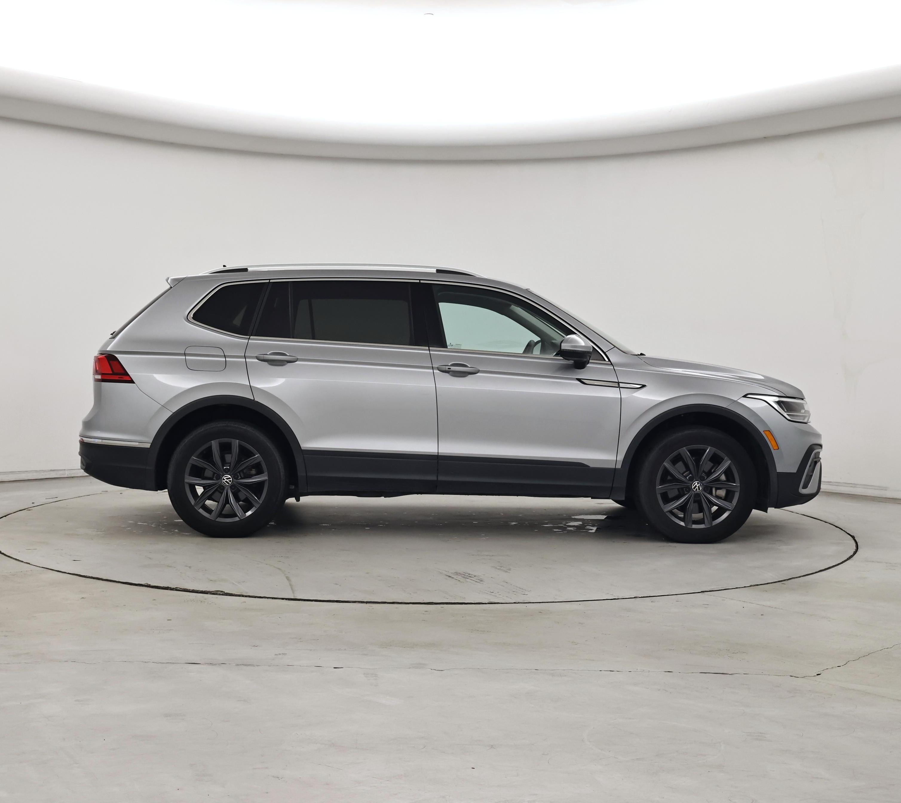 Thumbnail: 2023 Volkswagen Tiguan - 7